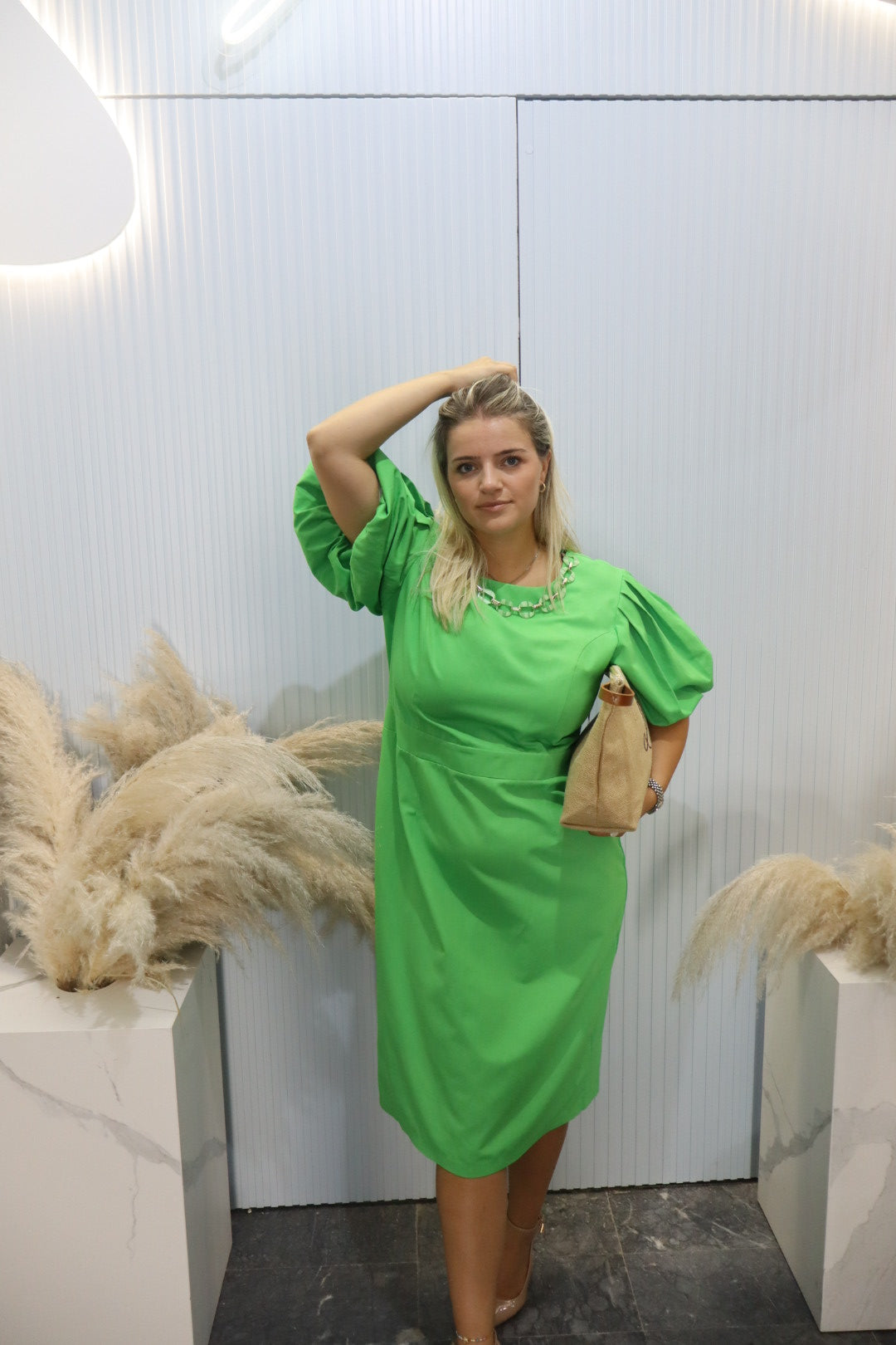 Helen – zelena elegancija s lančić detaljem