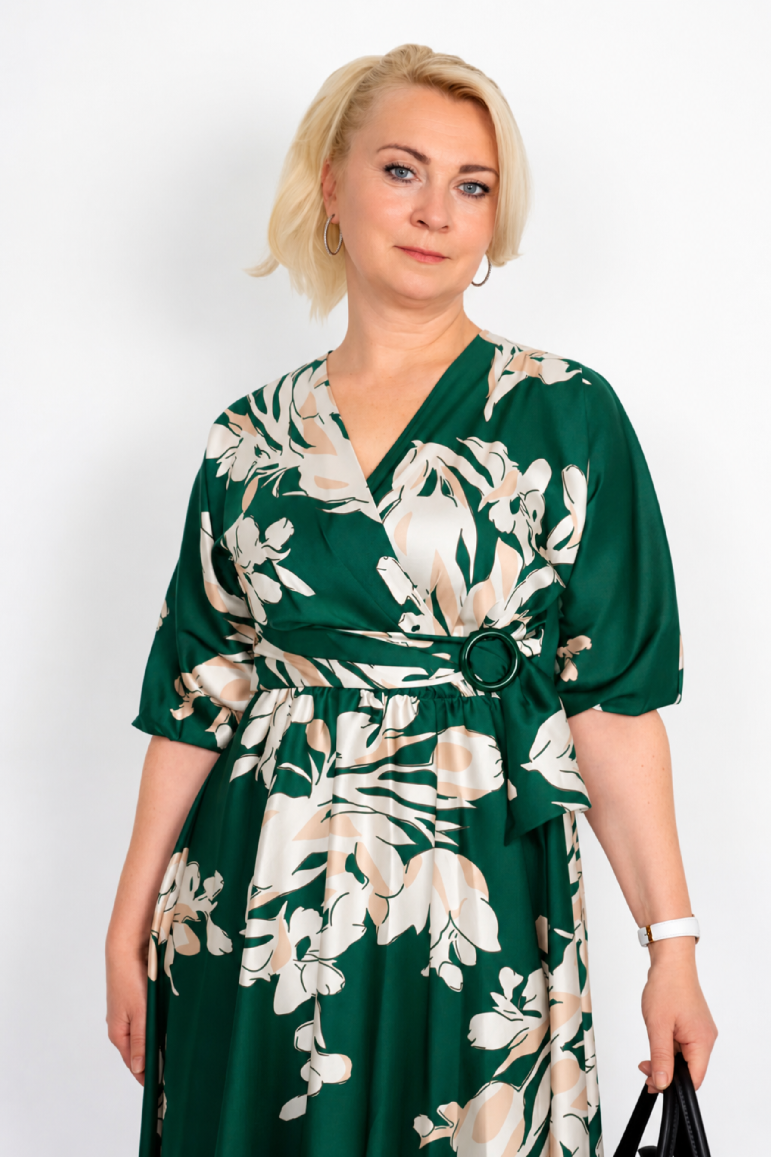 Elegantna satenska haljina s cvjetnim uzorkom i pojasom