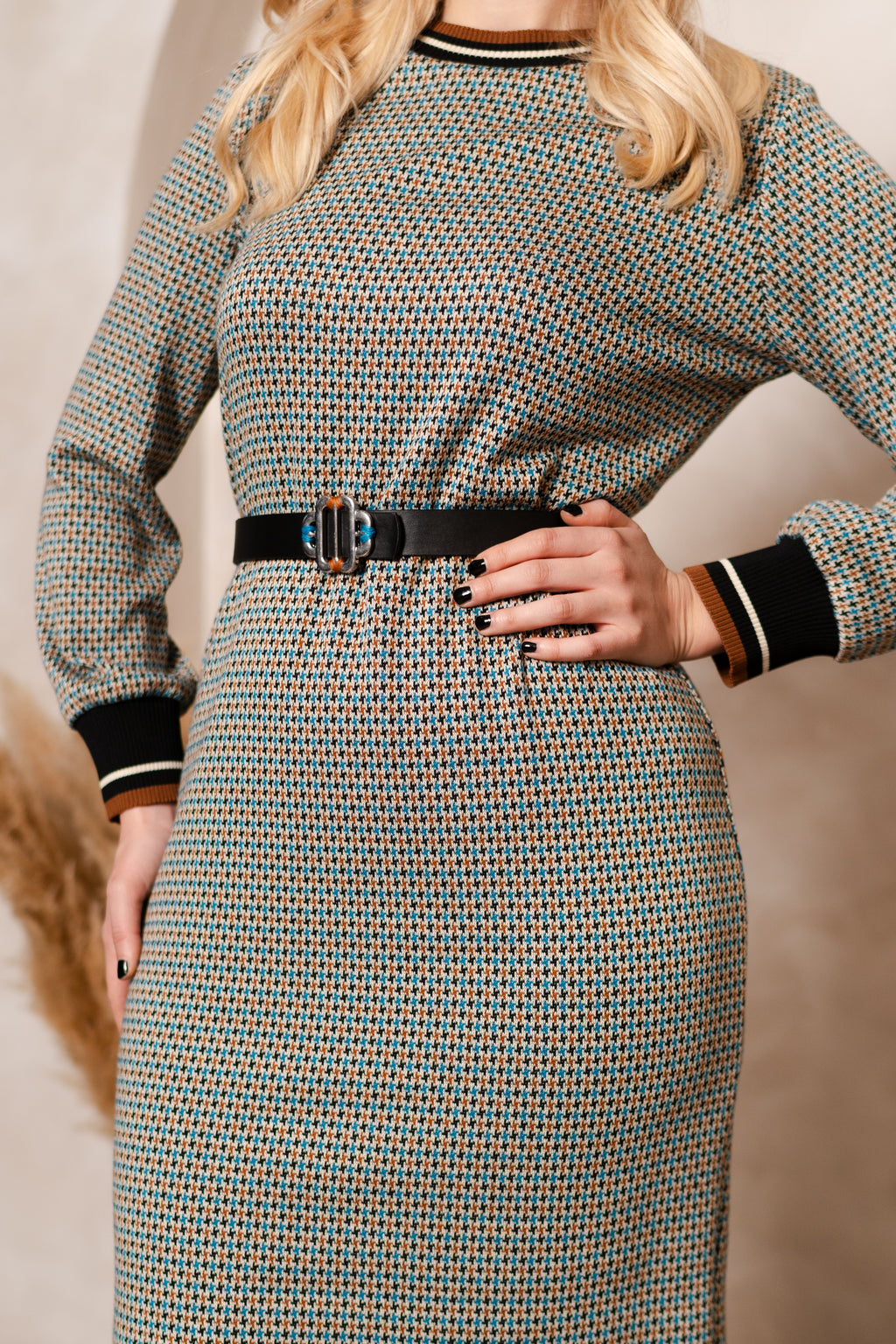 Ela - sportsko-elegantna haljina od viskoze s sivim tonovima