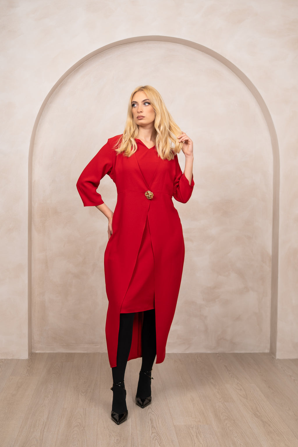 Vivien haljina – elegancija u crvenom tonu