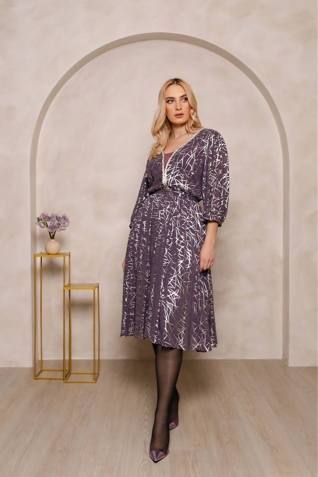 Violet Grace - sofisticirani print i ženstvena silueta