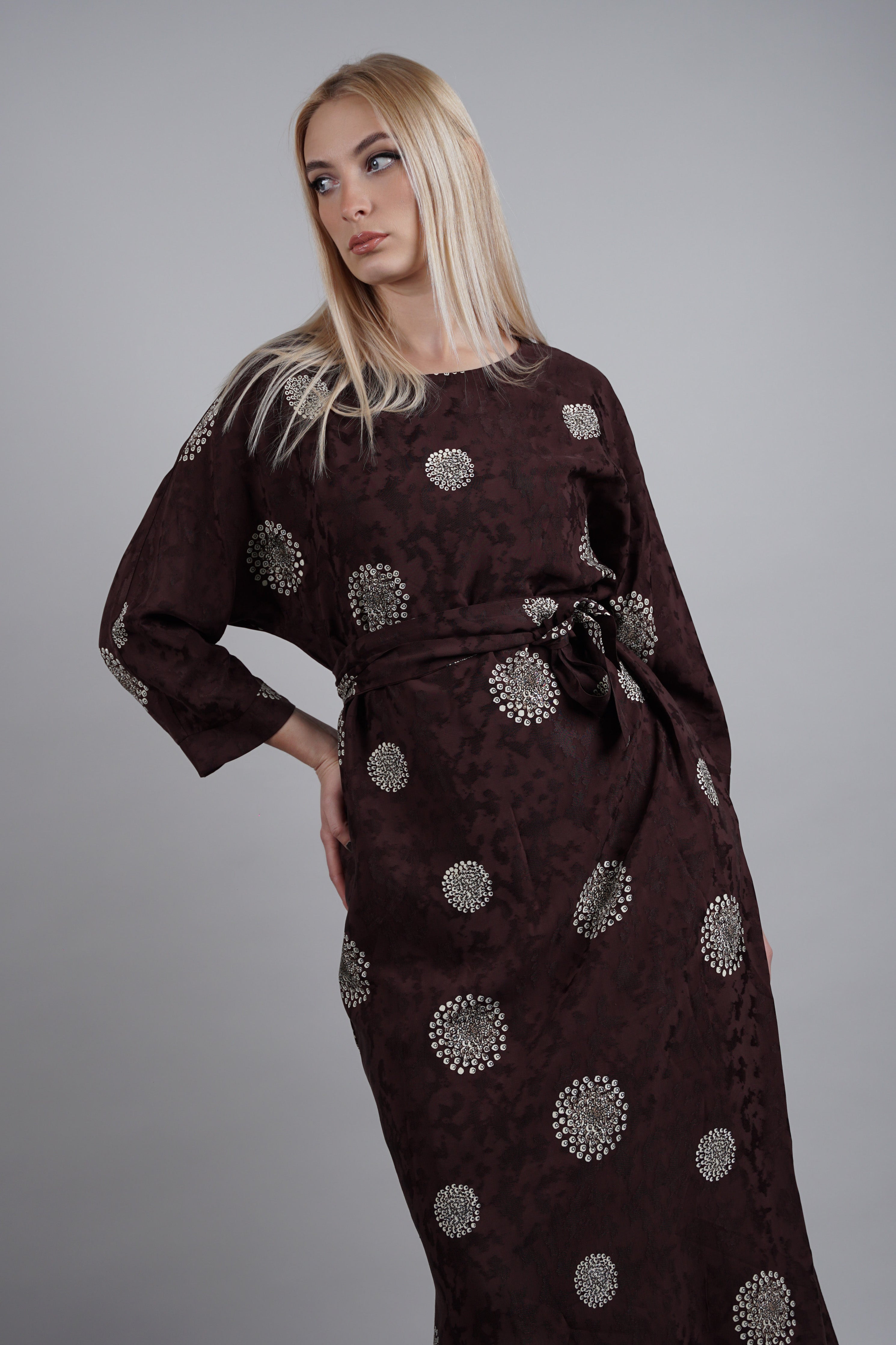 Lunaria haljina – elegantna tekstura s daškom glamura