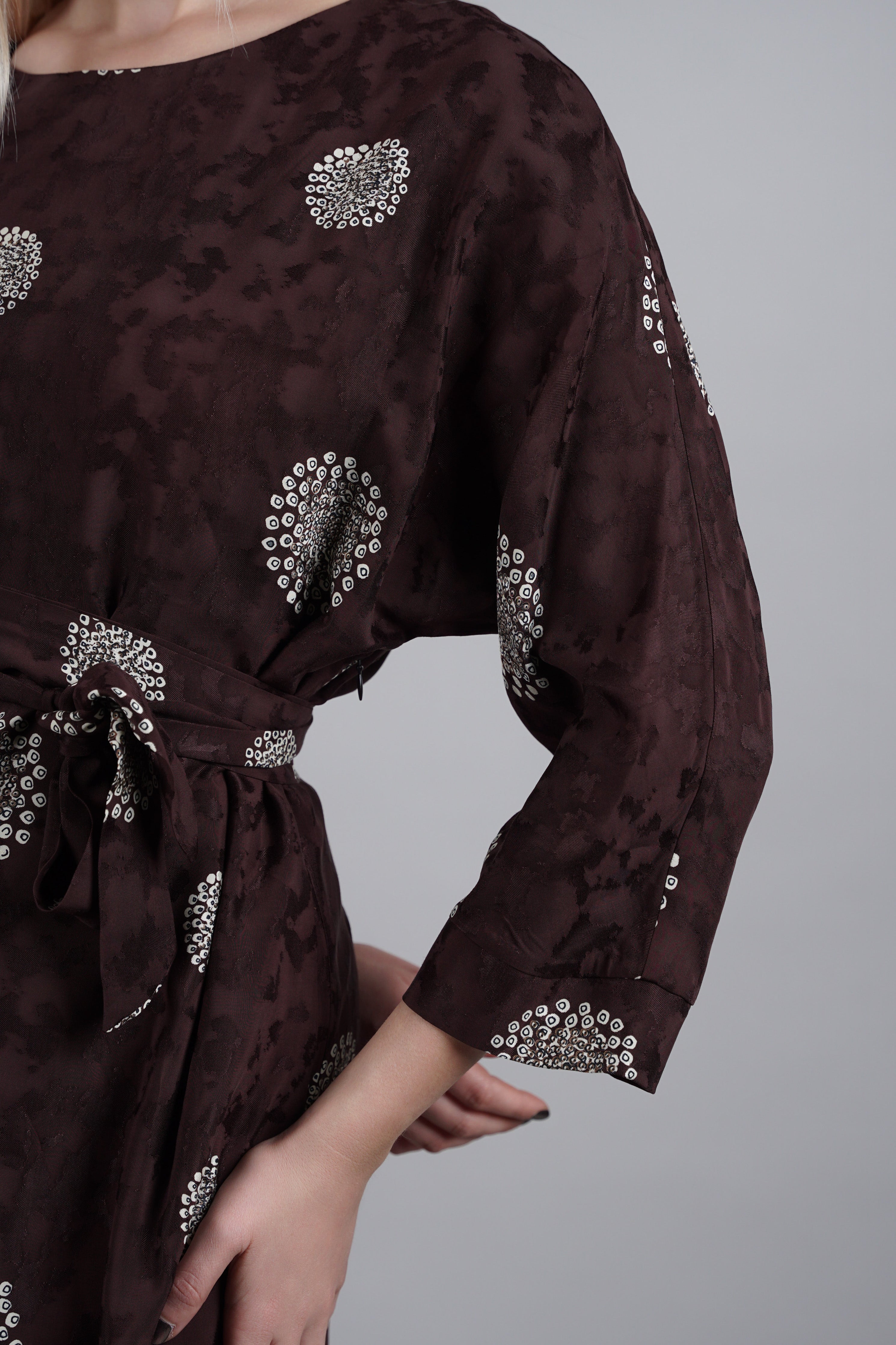 Lunaria haljina – elegantna tekstura s daškom glamura