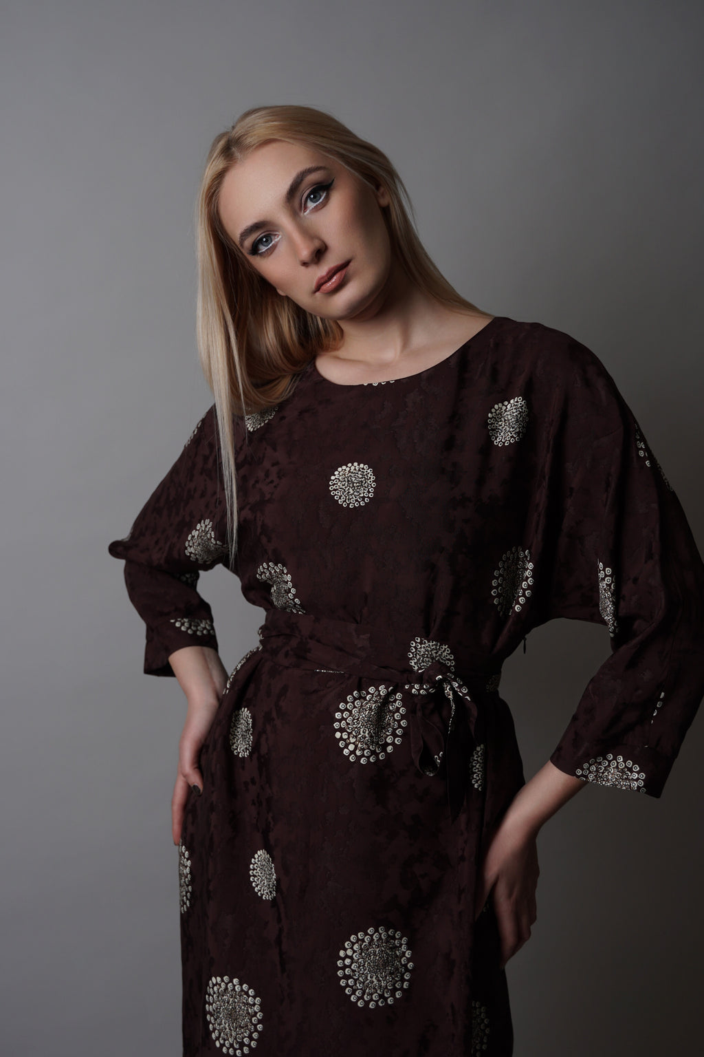 Lunaria haljina – elegantna tekstura s daškom glamura