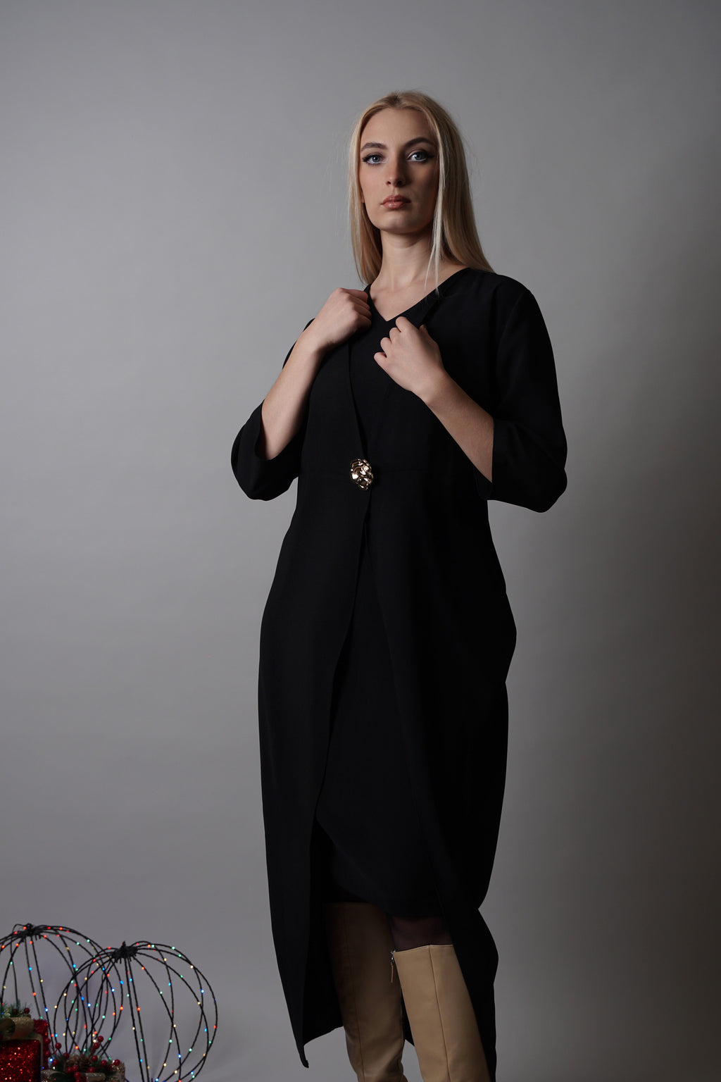 Vivien haljina – elegancija u crnom tonu