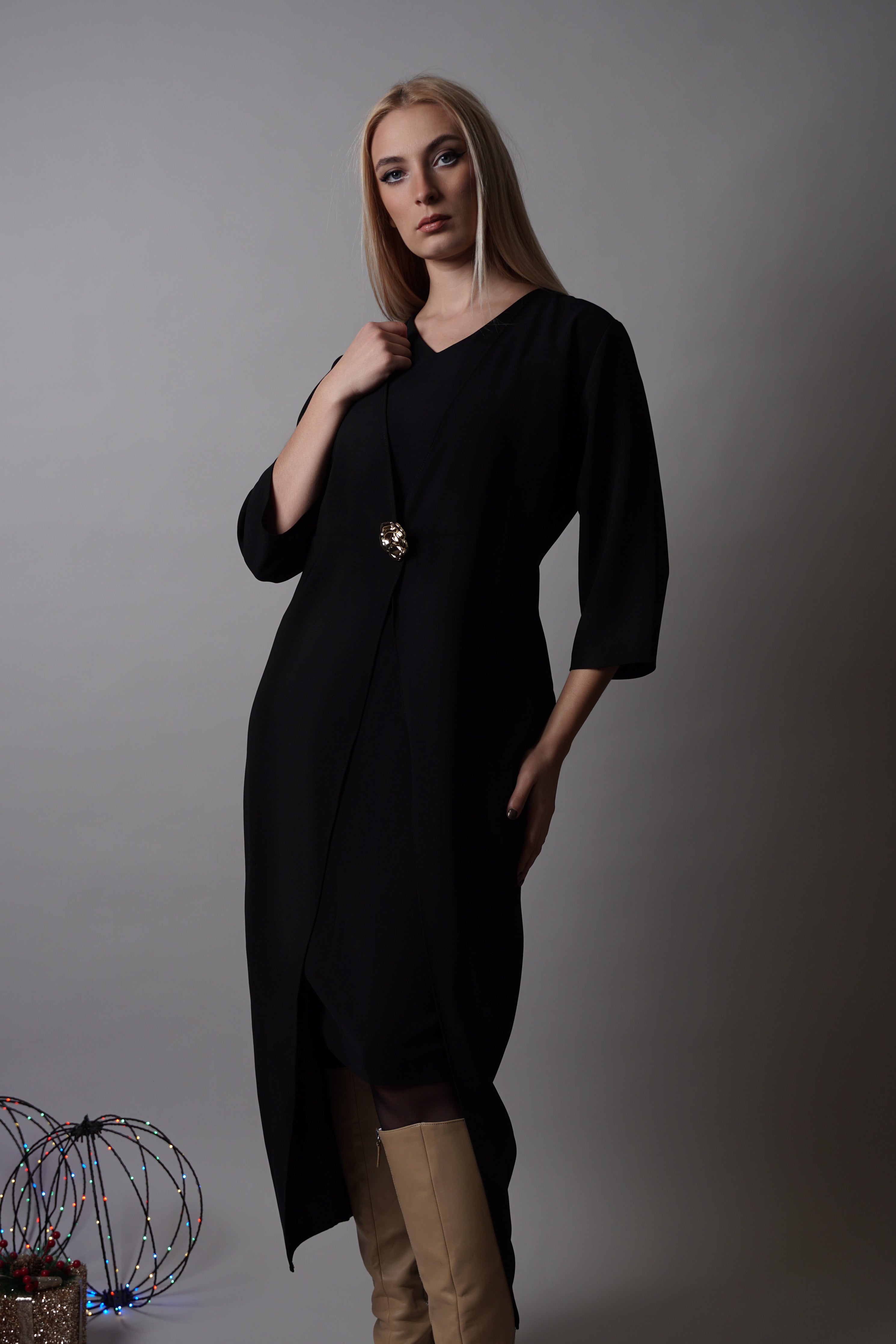 Vivien haljina – elegancija u crnom tonu