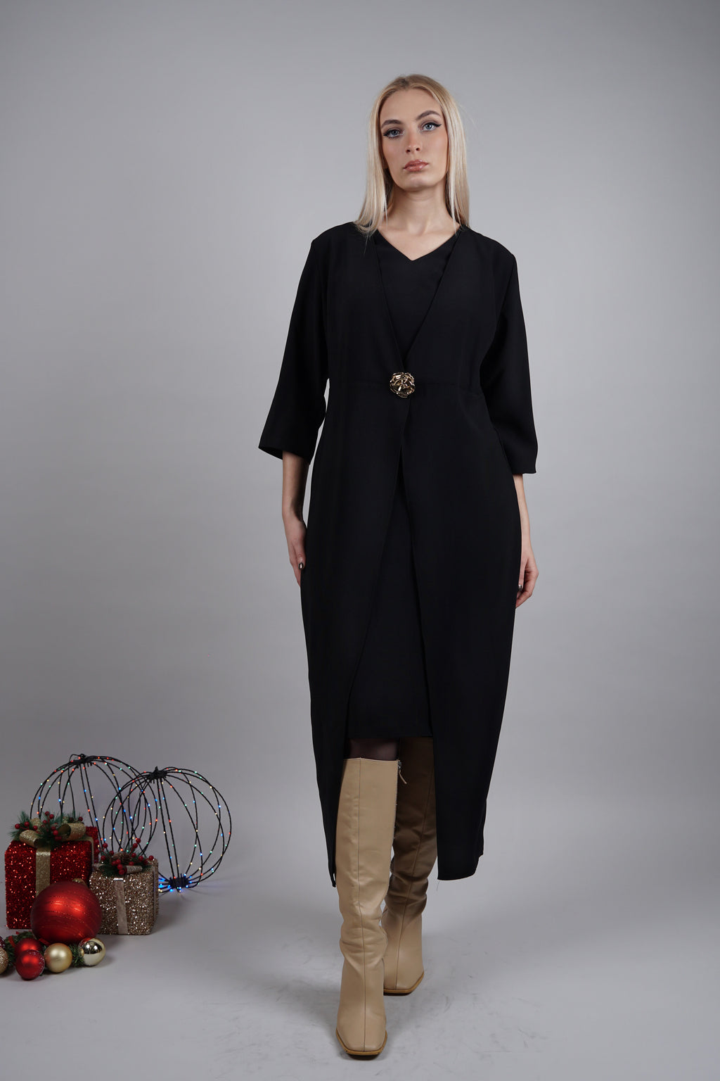 Vivien haljina – elegancija u crnom tonu