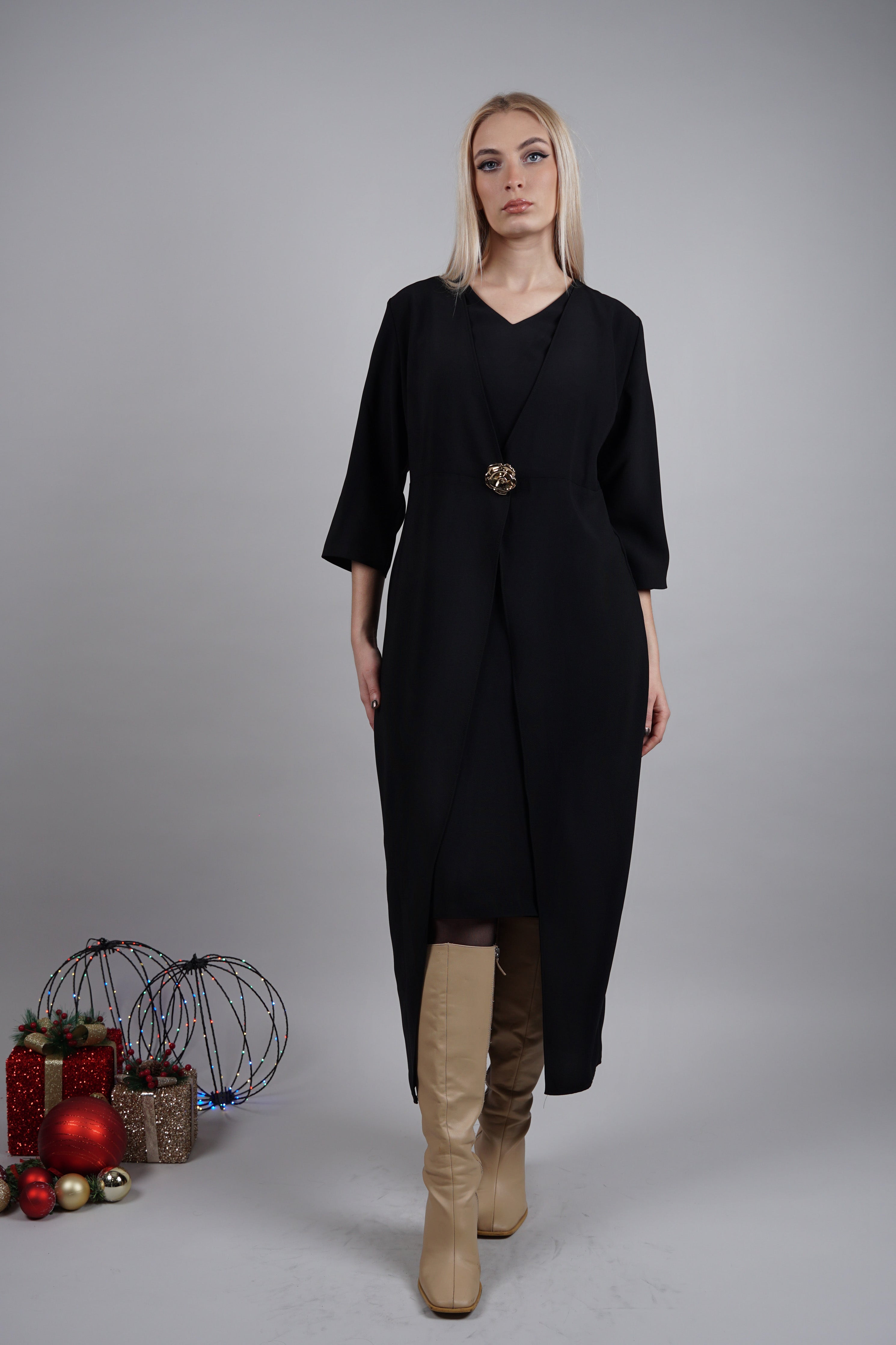 Vivien haljina – elegancija u crnom tonu