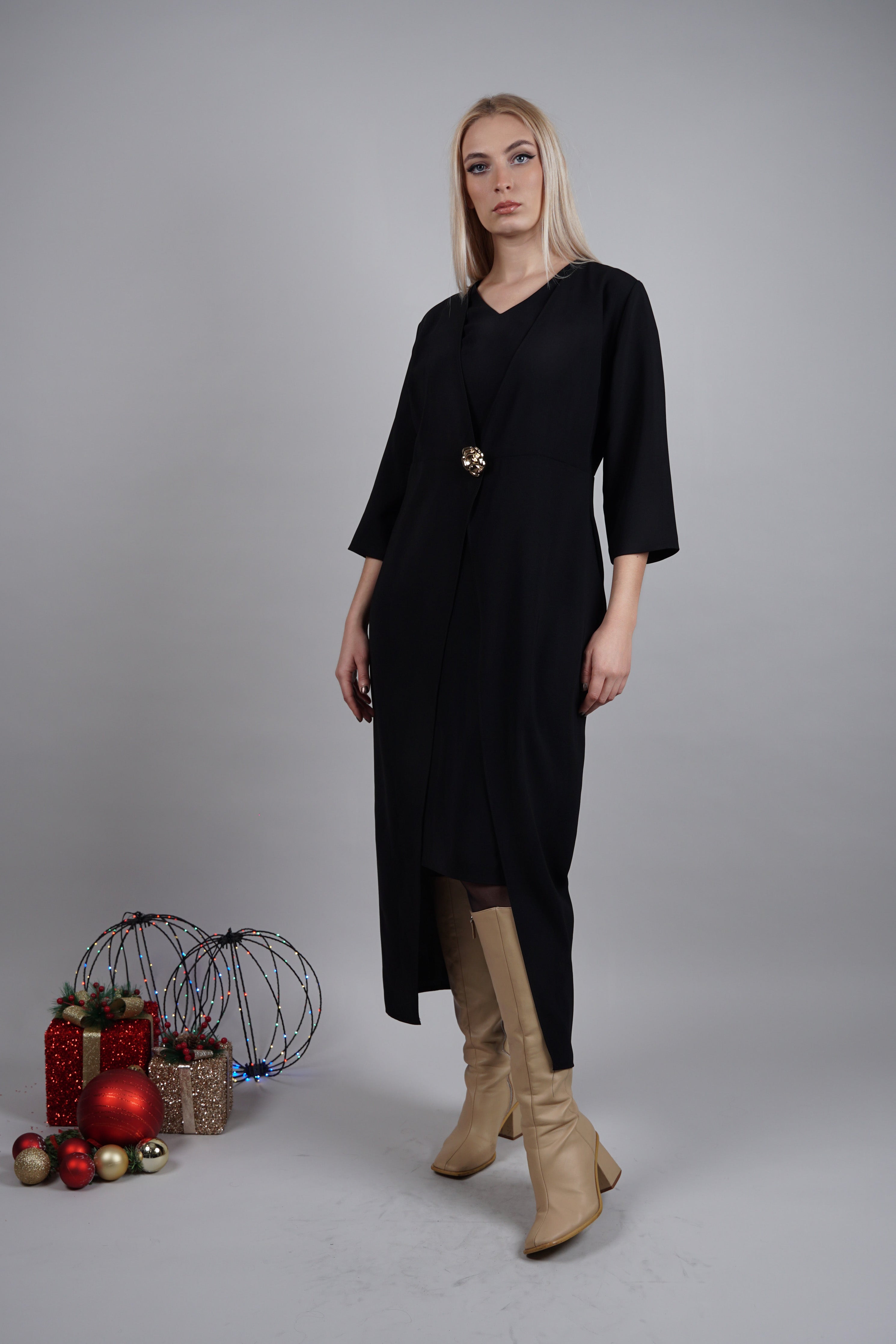 Vivien haljina – elegancija u crnom tonu