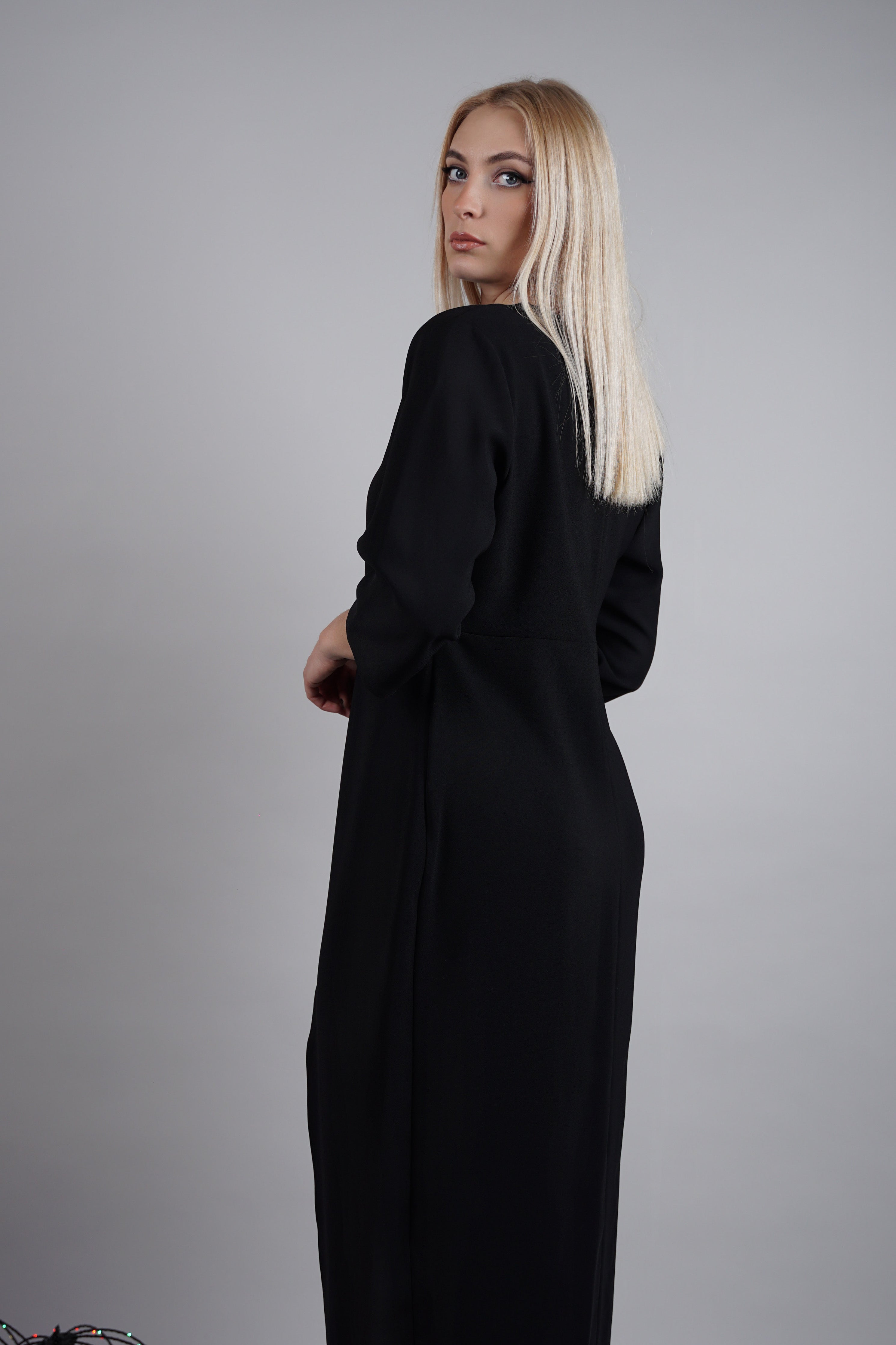 Vivien haljina – elegancija u crnom tonu