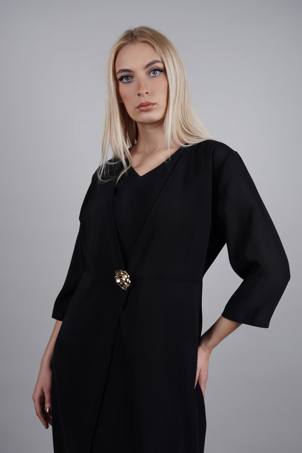 Vivien haljina – elegancija u crnom tonu