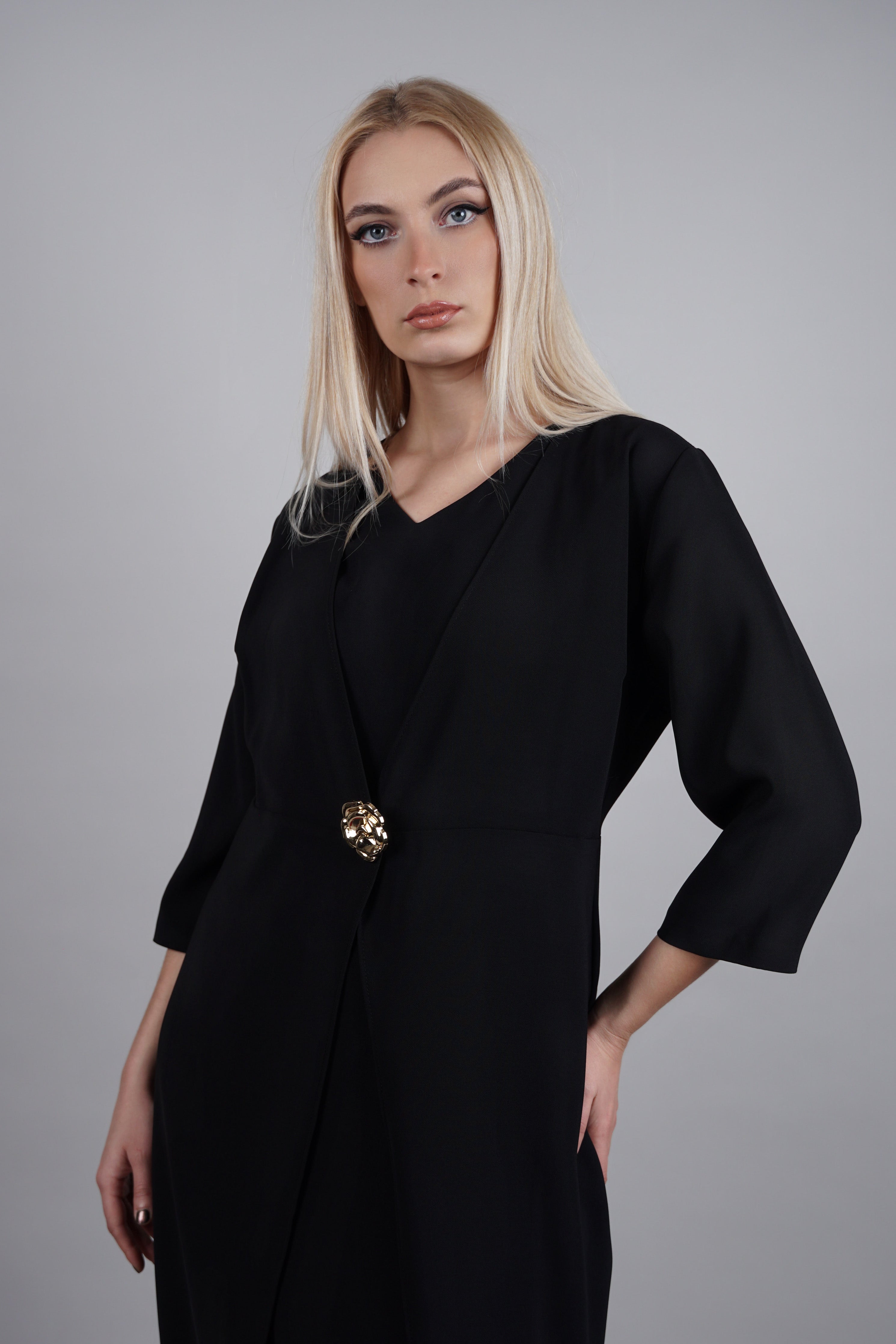 Vivien haljina – elegancija u crnom tonu