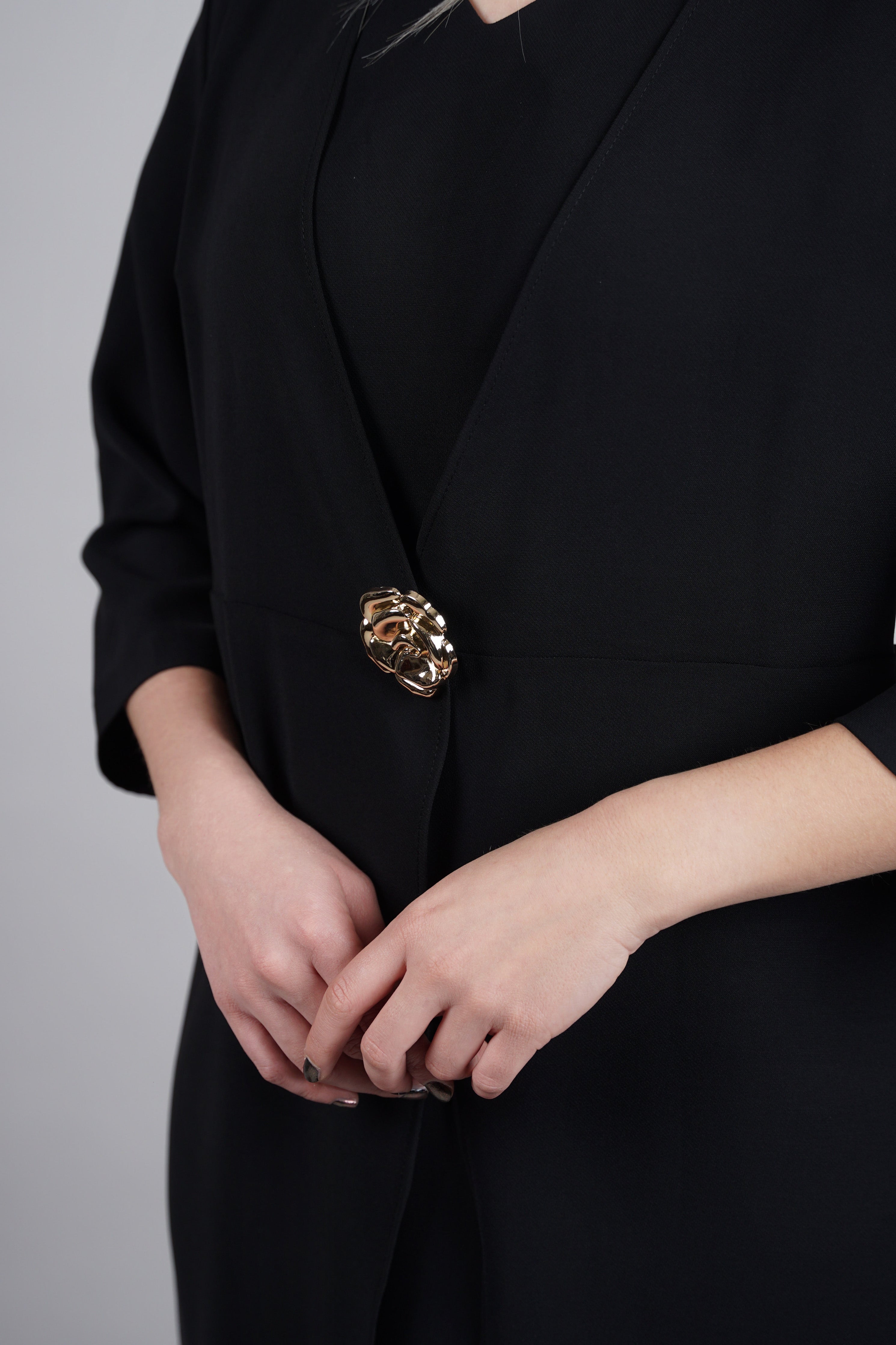 Vivien haljina – elegancija u crnom tonu