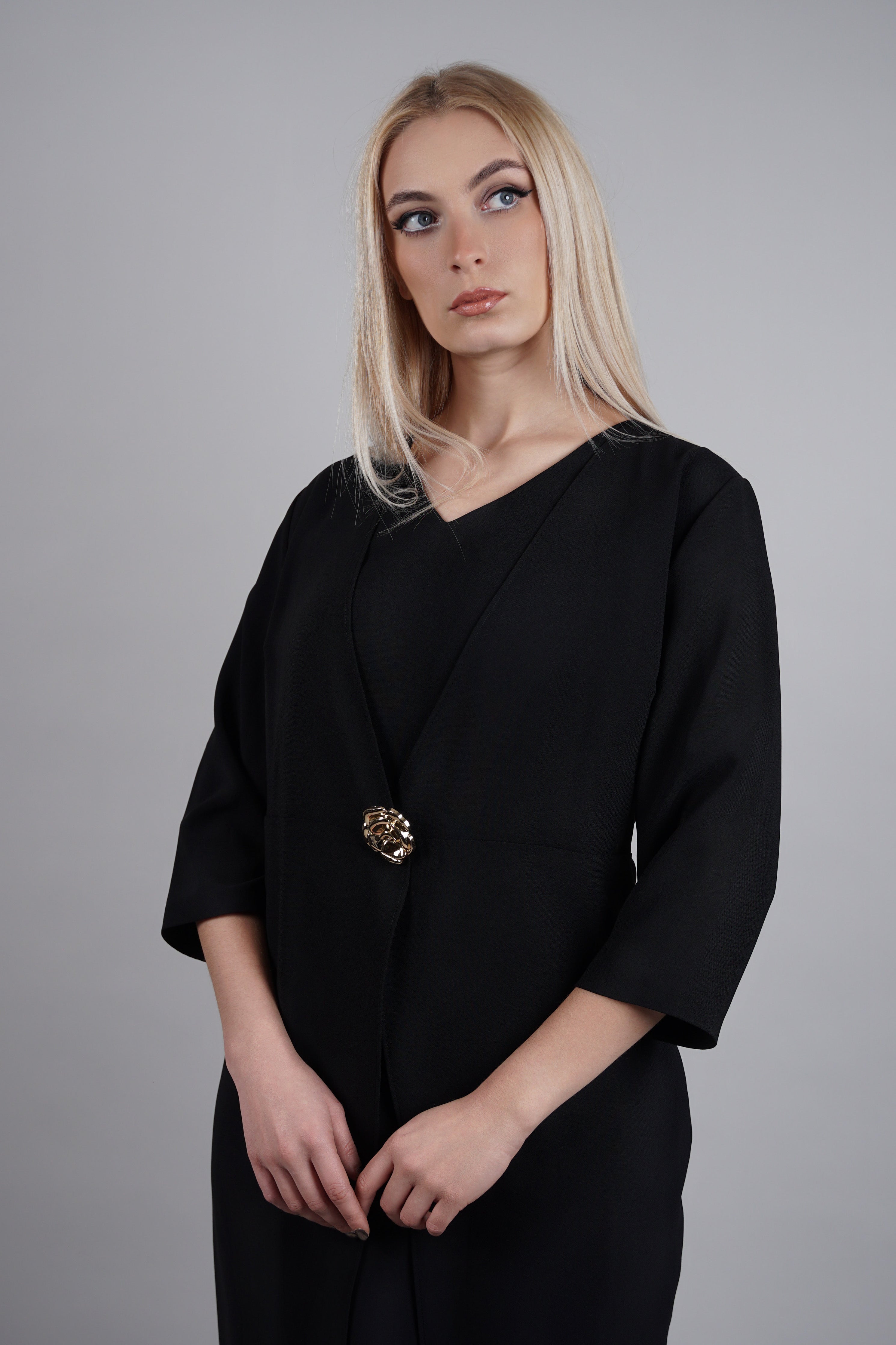 Vivien haljina – elegancija u crnom tonu