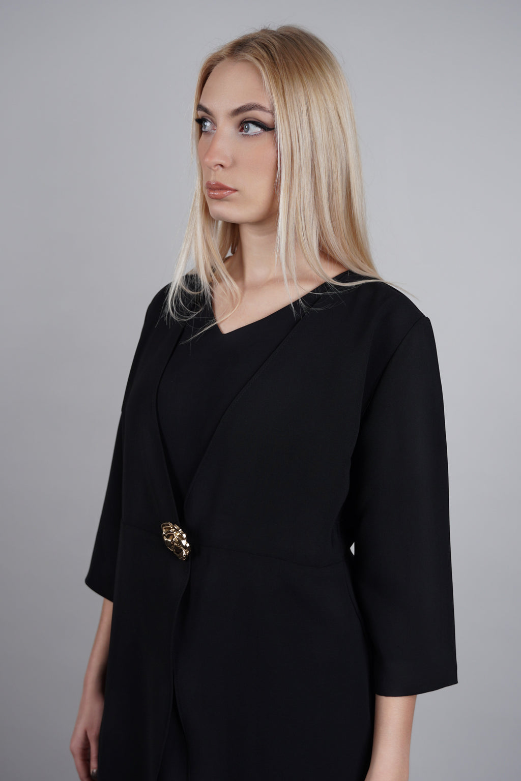 Vivien haljina – elegancija u crnom tonu