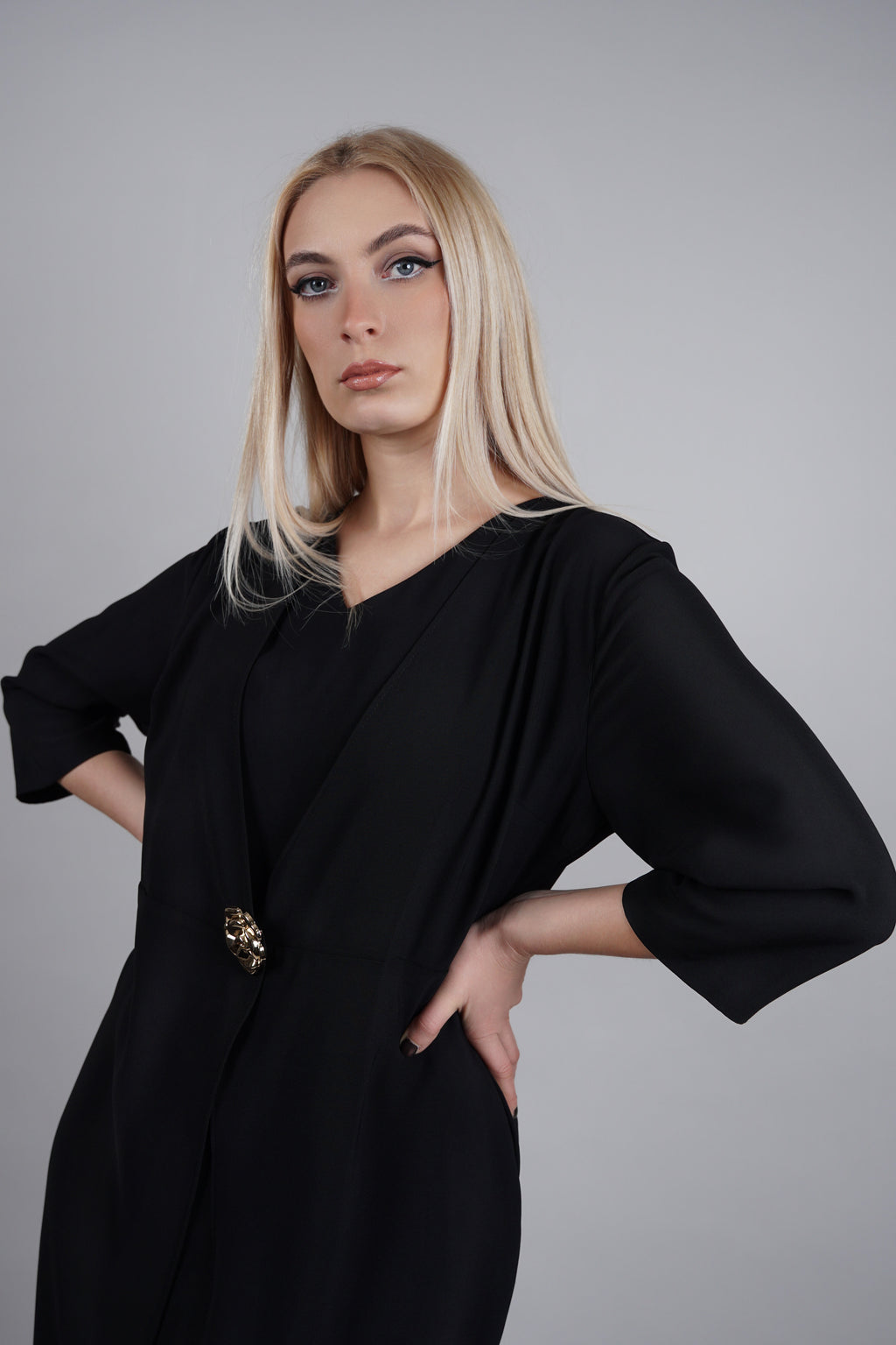 Vivien haljina – elegancija u crnom tonu