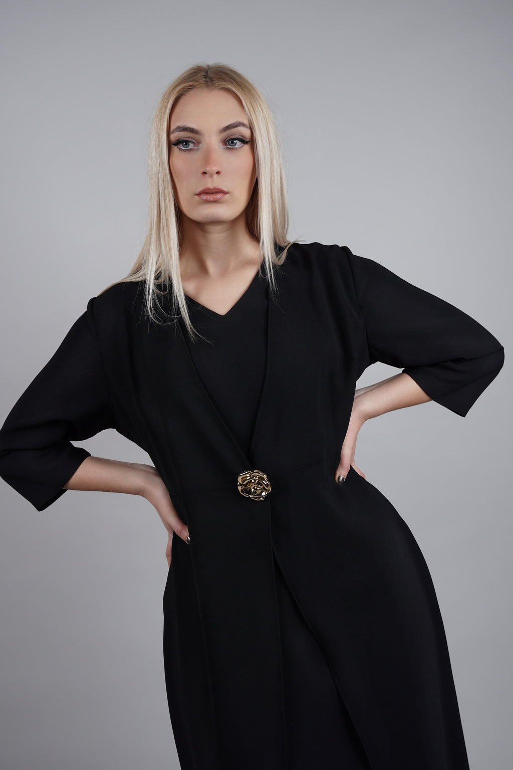 Vivien haljina – elegancija u crnom tonu