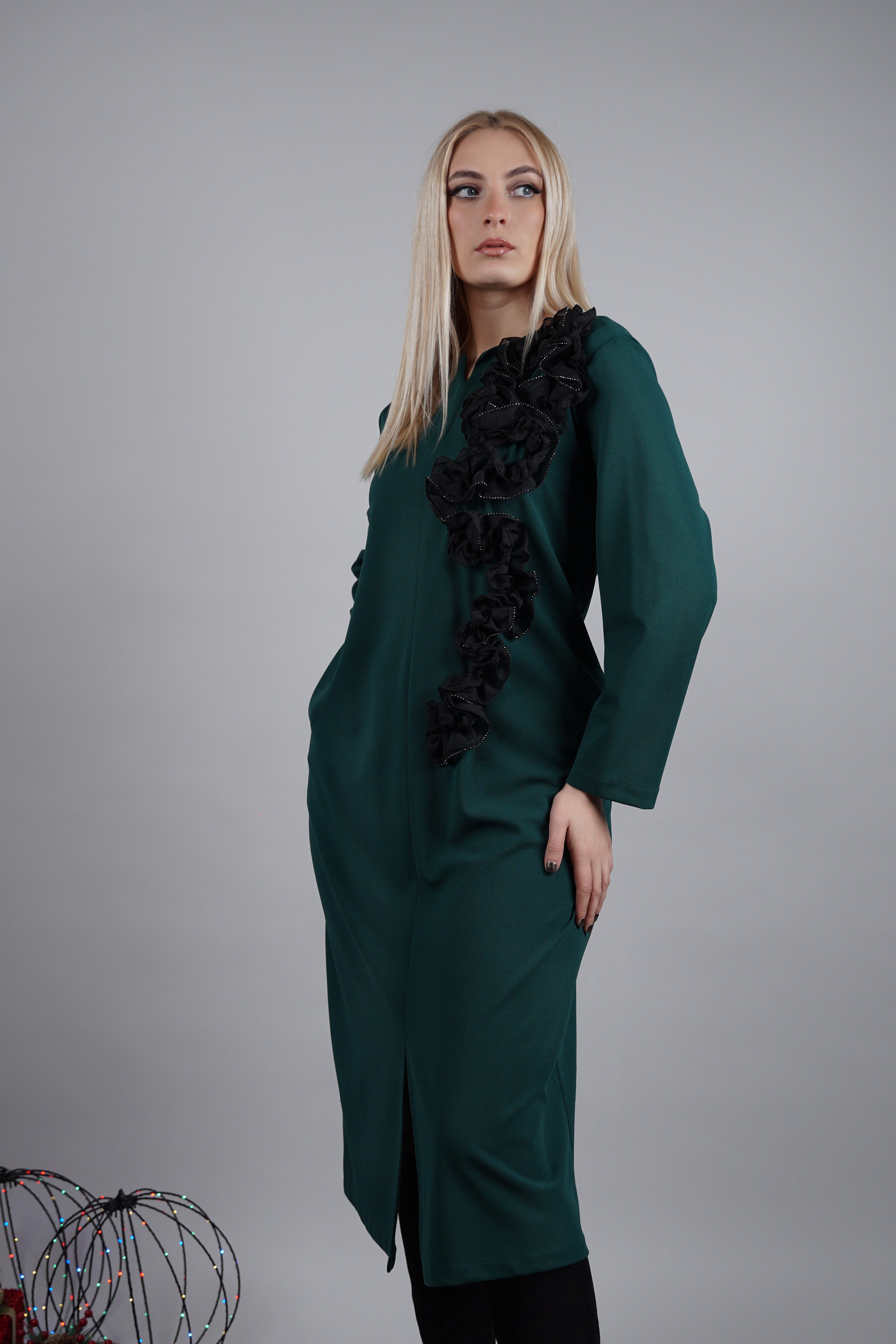 Aria – elegantna zelena haljina sa stilskim naglaskom