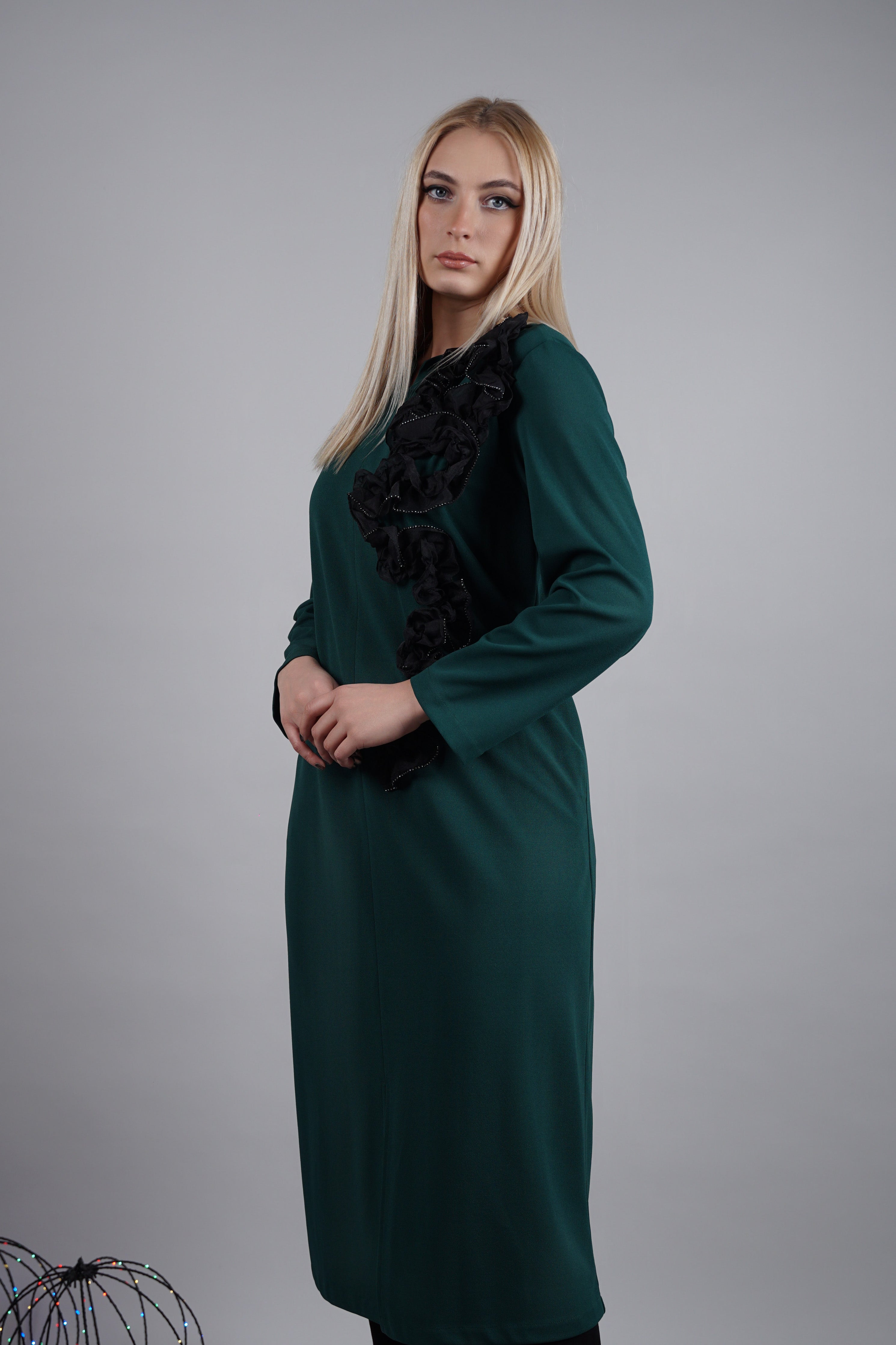 Aria – elegantna zelena haljina sa stilskim naglaskom