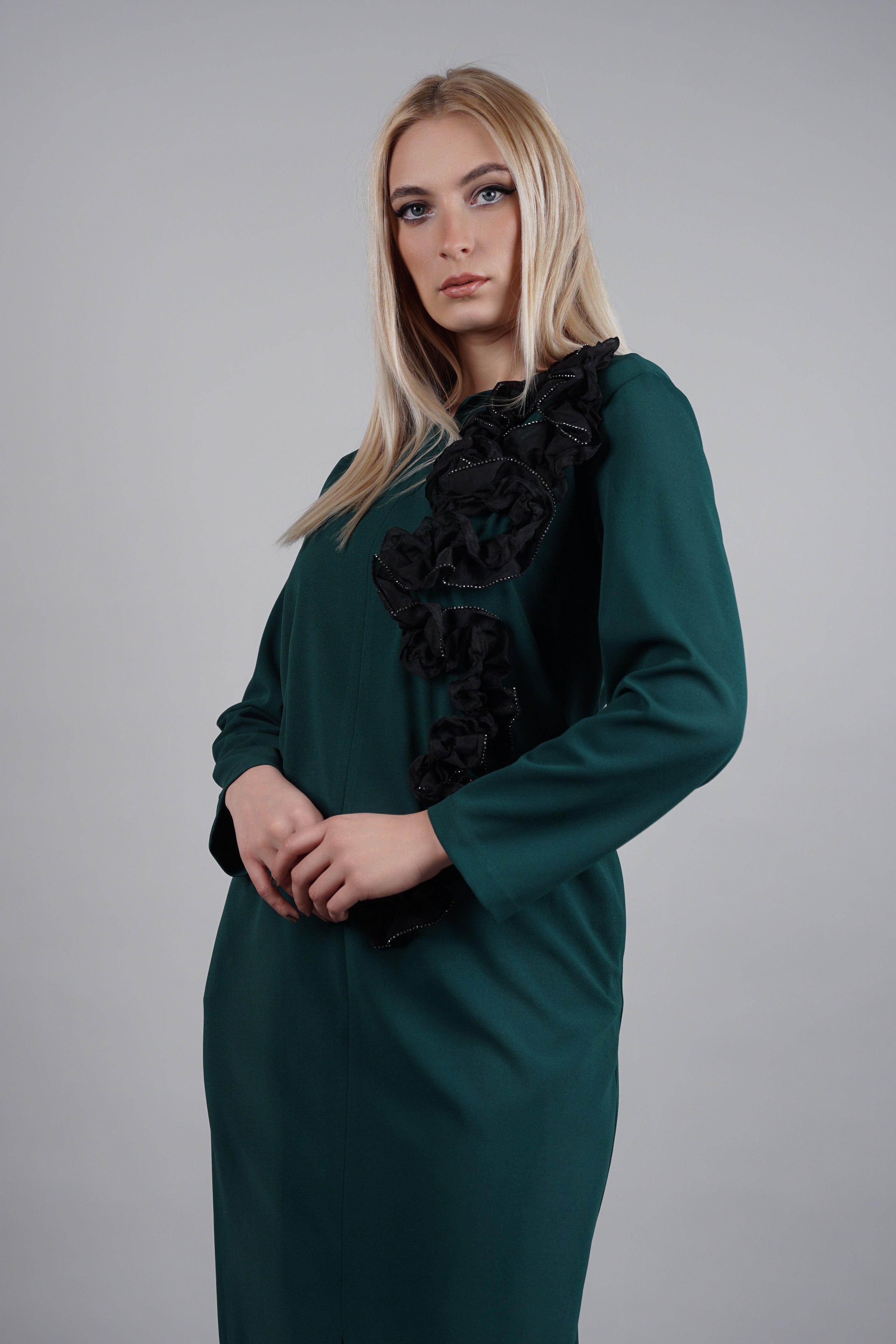 Aria – elegantna zelena haljina sa stilskim naglaskom