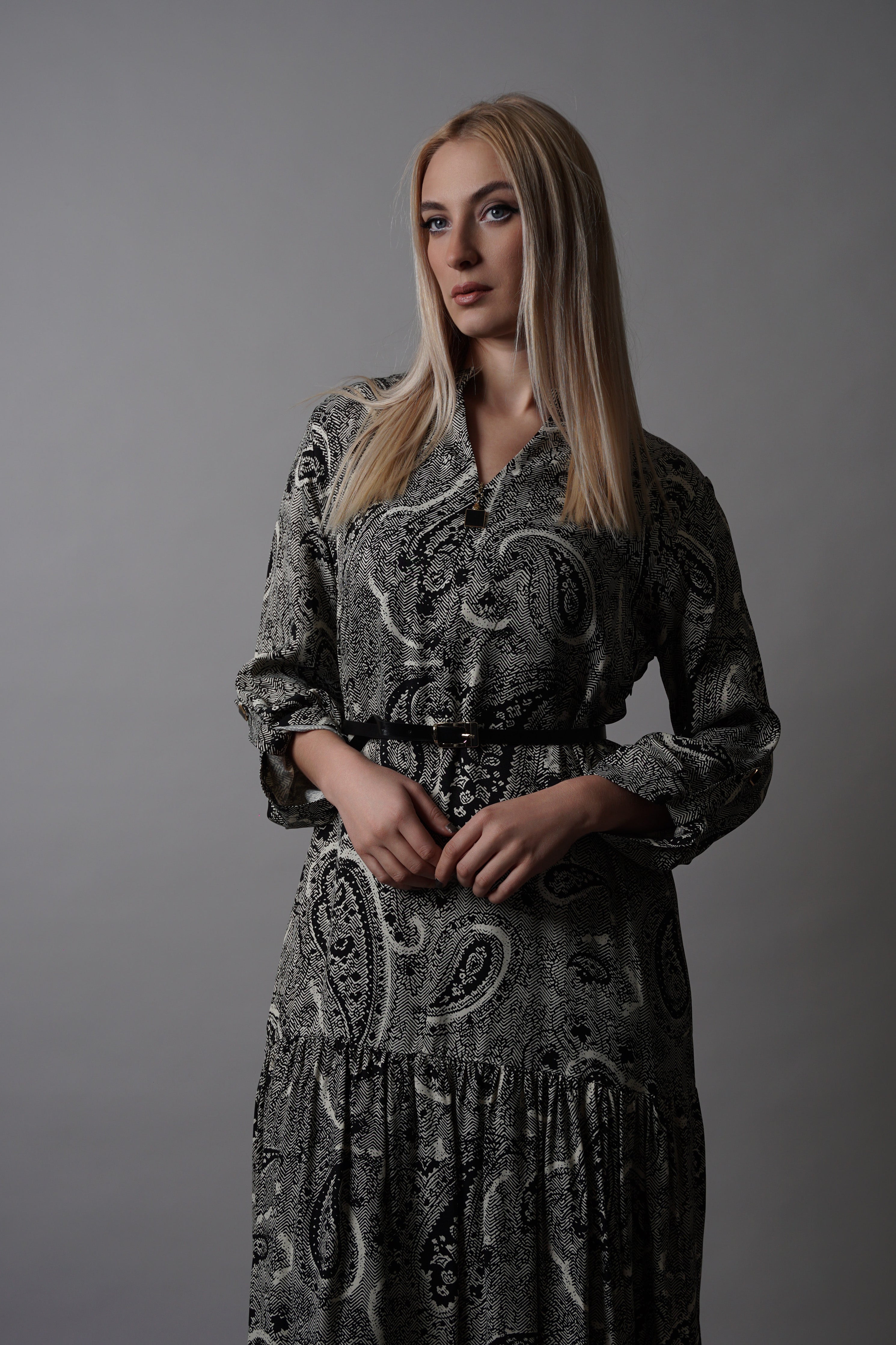 Maya – moderna pamučna haljina s unikatnim dezenom