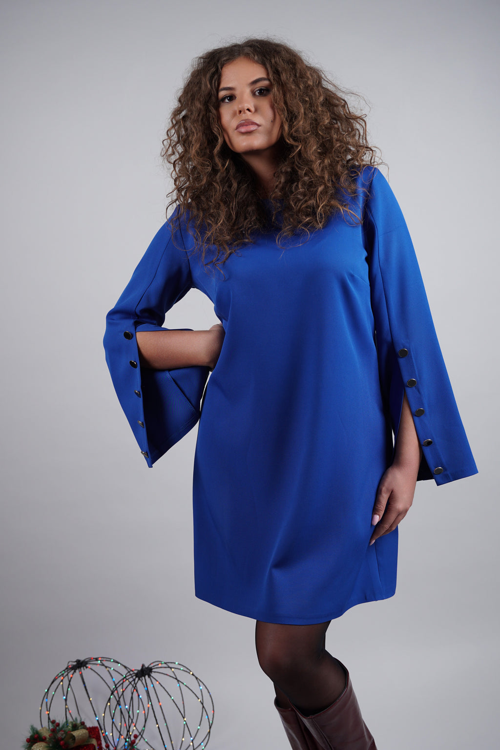 Riva haljina – moderna jednostavnost u kraljevsko-plavoj boji