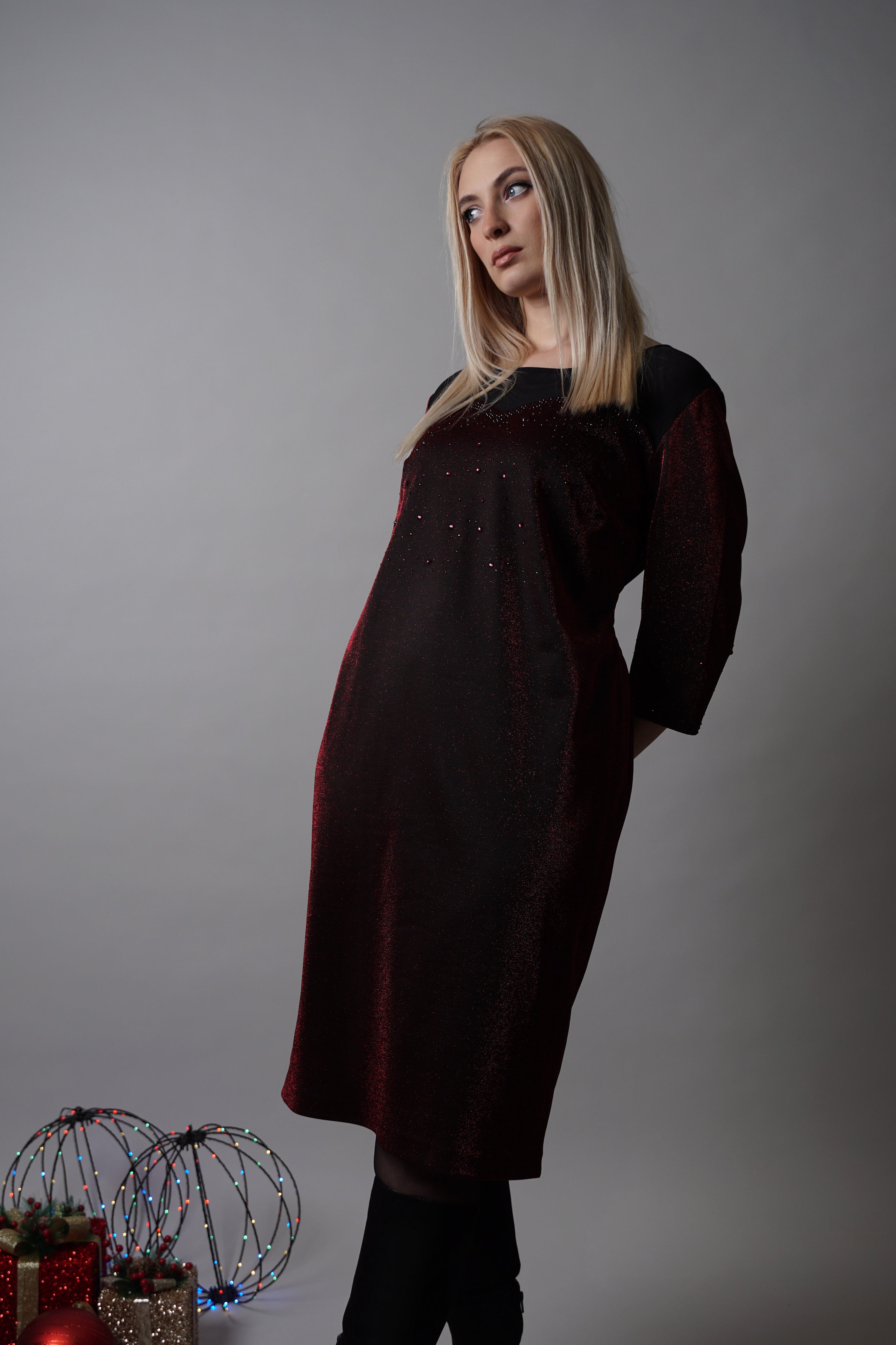 Haljina “Garnet Glow” – bordo elegancija koja osvaja