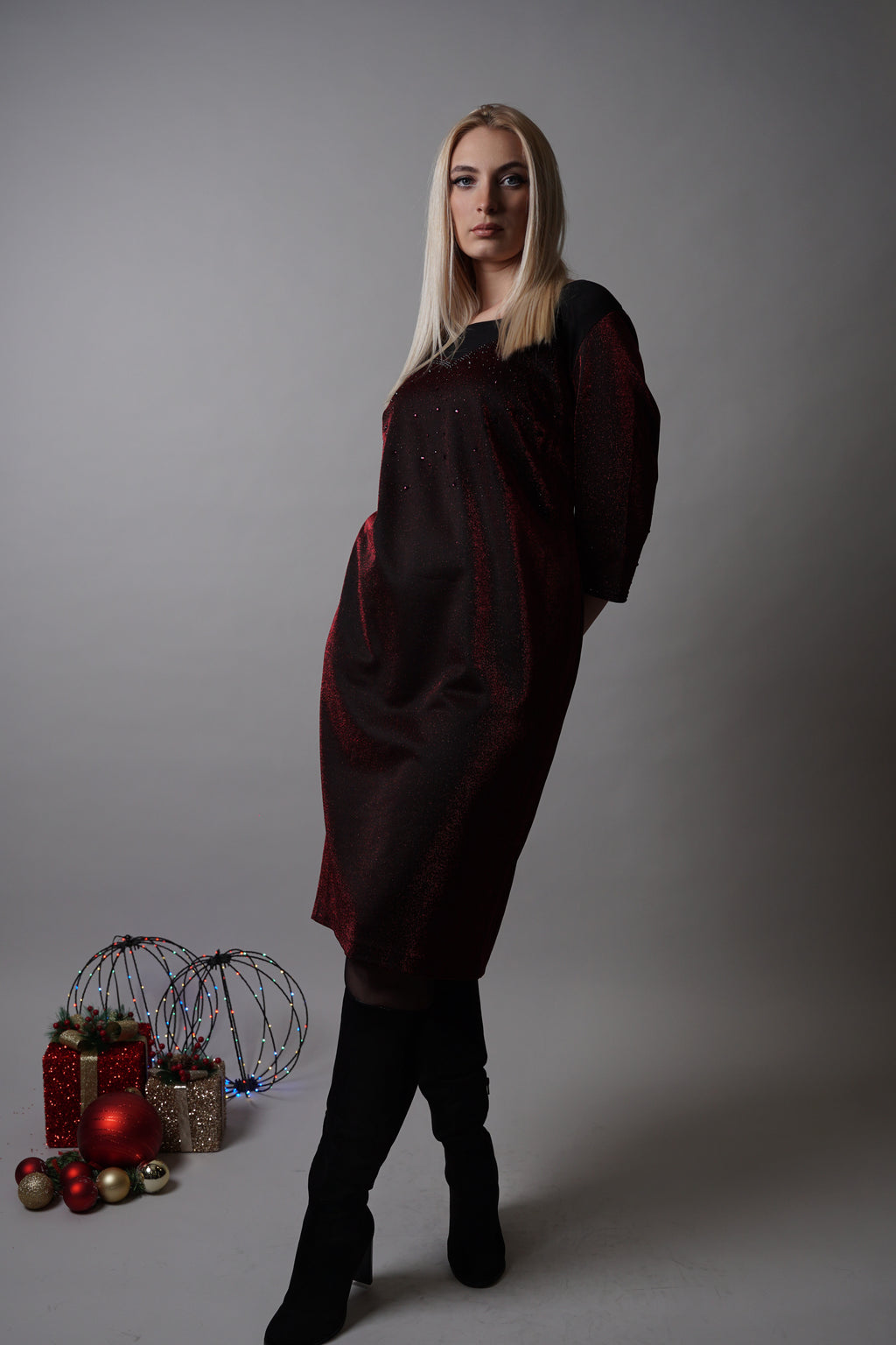 Haljina “Garnet Glow” – bordo elegancija koja osvaja