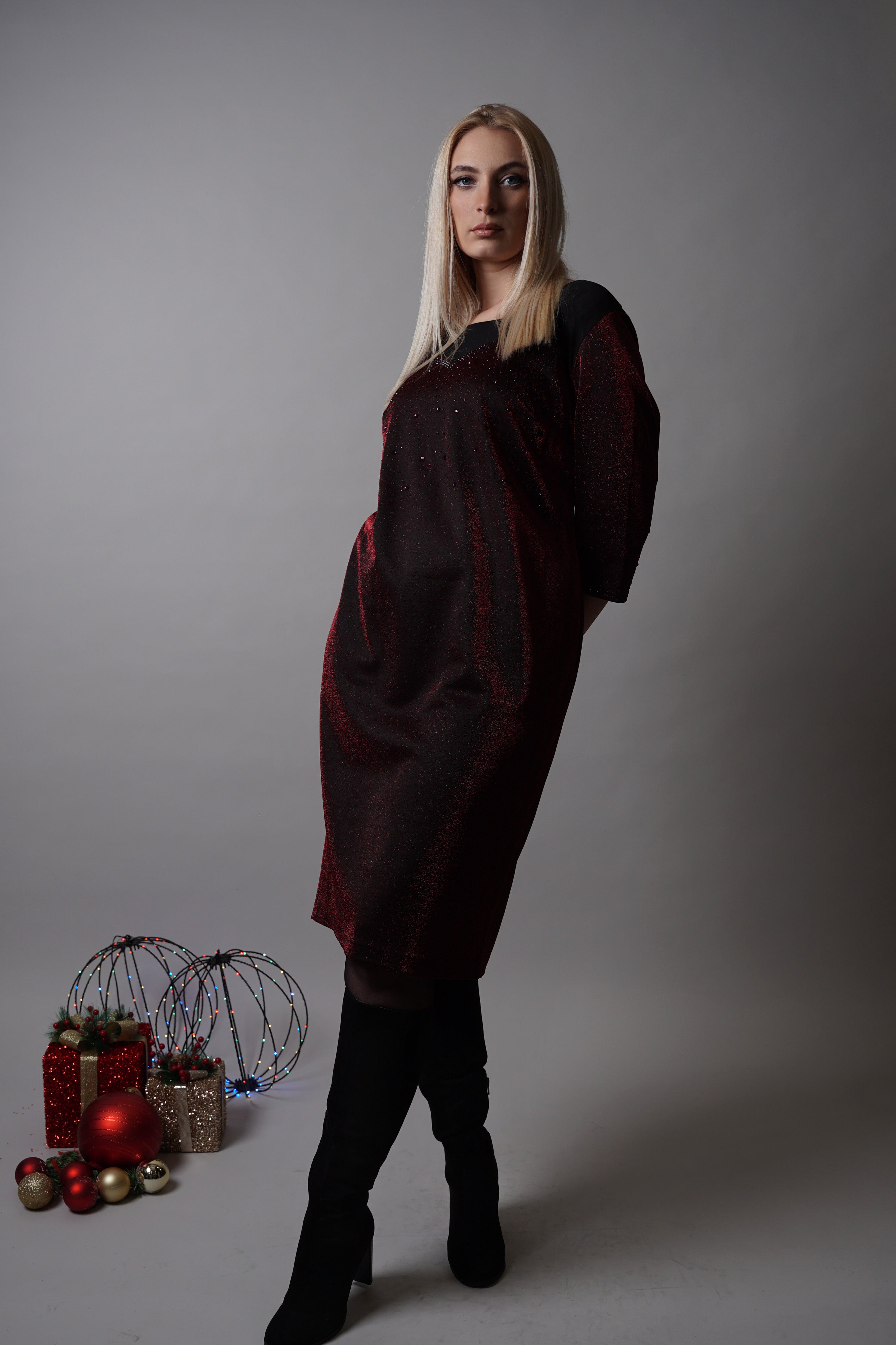 Haljina “Garnet Glow” – bordo elegancija koja osvaja