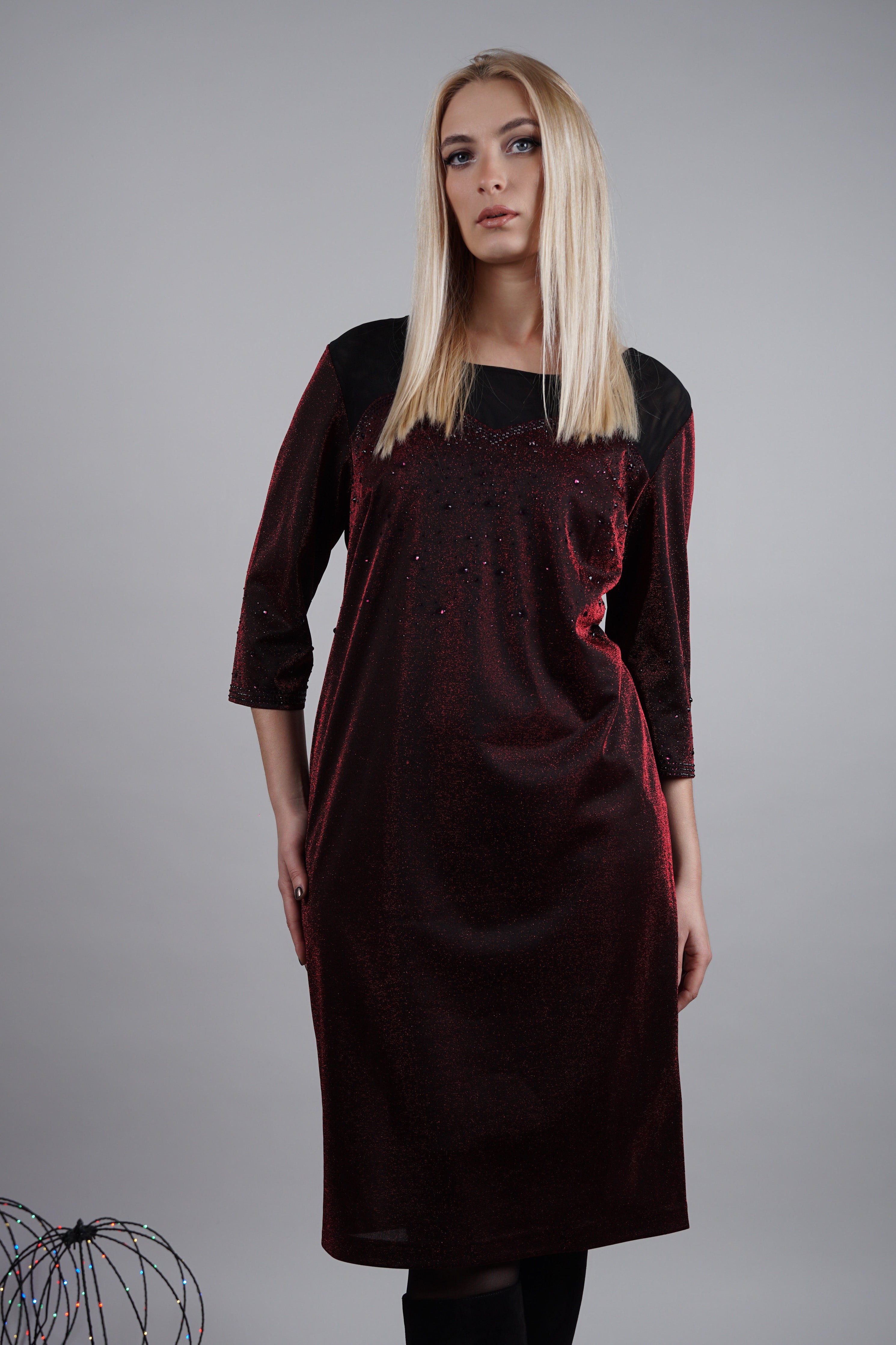 Haljina “Garnet Glow” – bordo elegancija koja osvaja