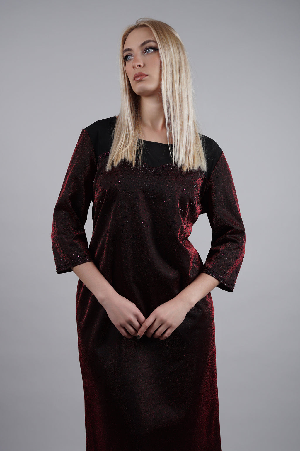 Haljina “Garnet Glow” – bordo elegancija koja osvaja