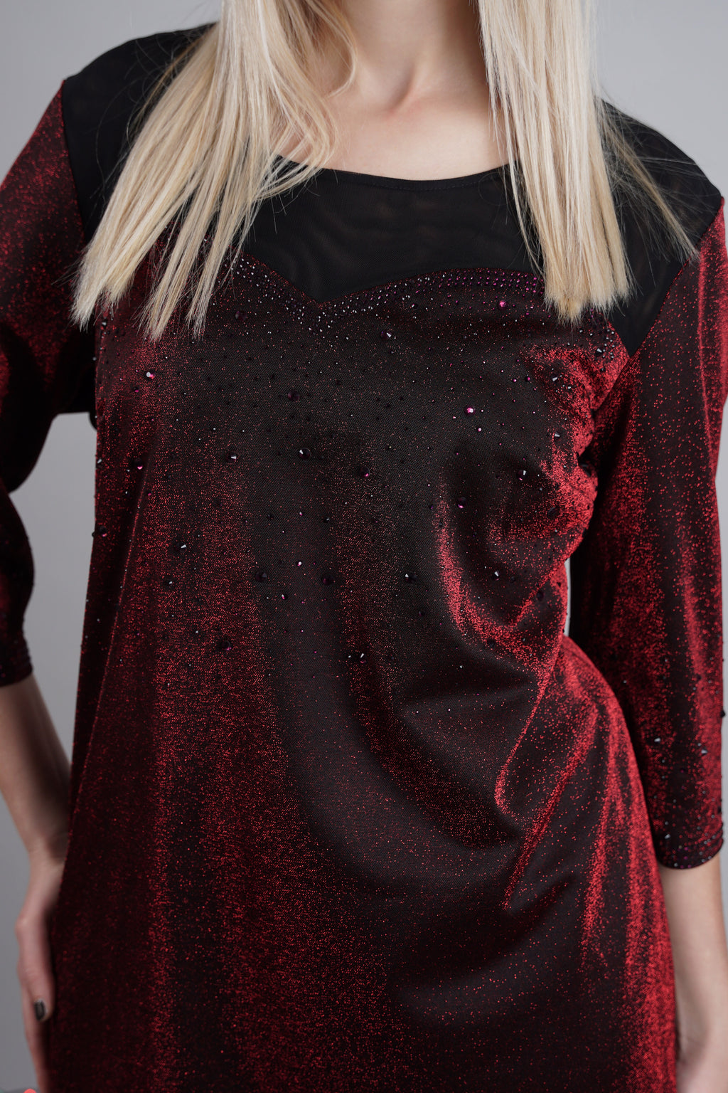 Haljina “Garnet Glow” – bordo elegancija koja osvaja