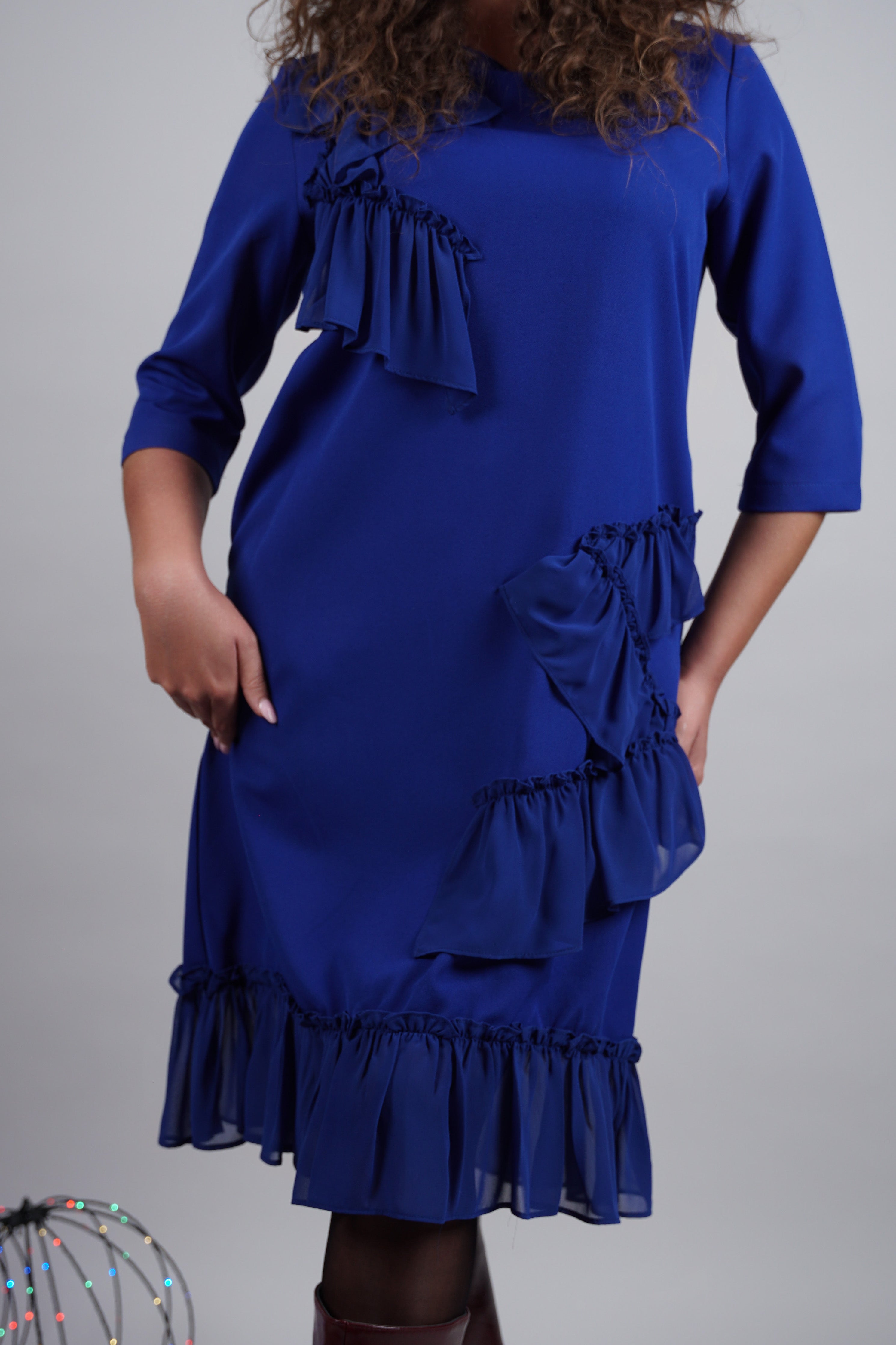 Marbella haljina – kraljevsko plava elegancija s volanima