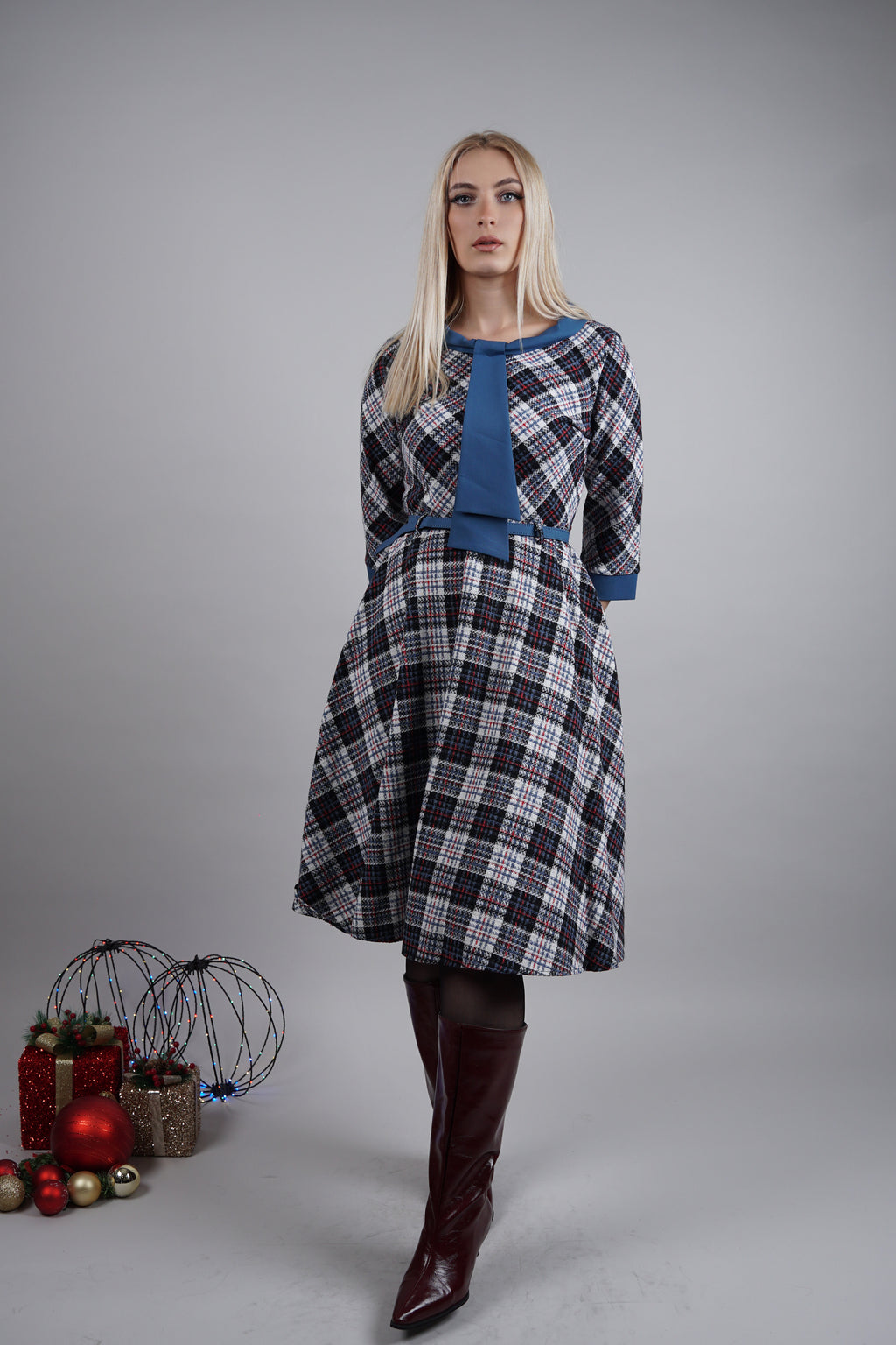 Arlene - romanitčna haljina sa kariranim dizajnom