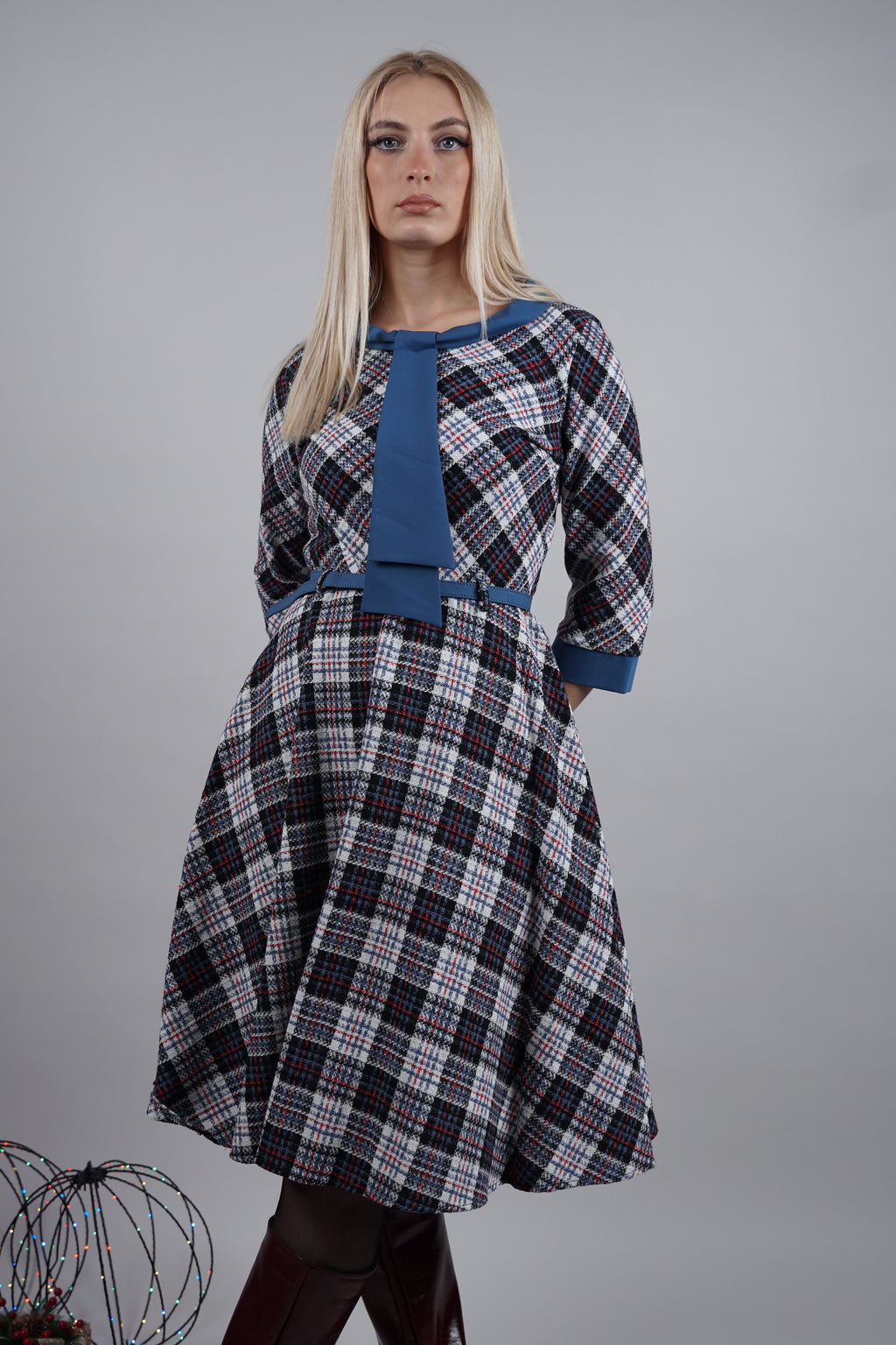 Arlene - romanitčna haljina sa kariranim dizajnom