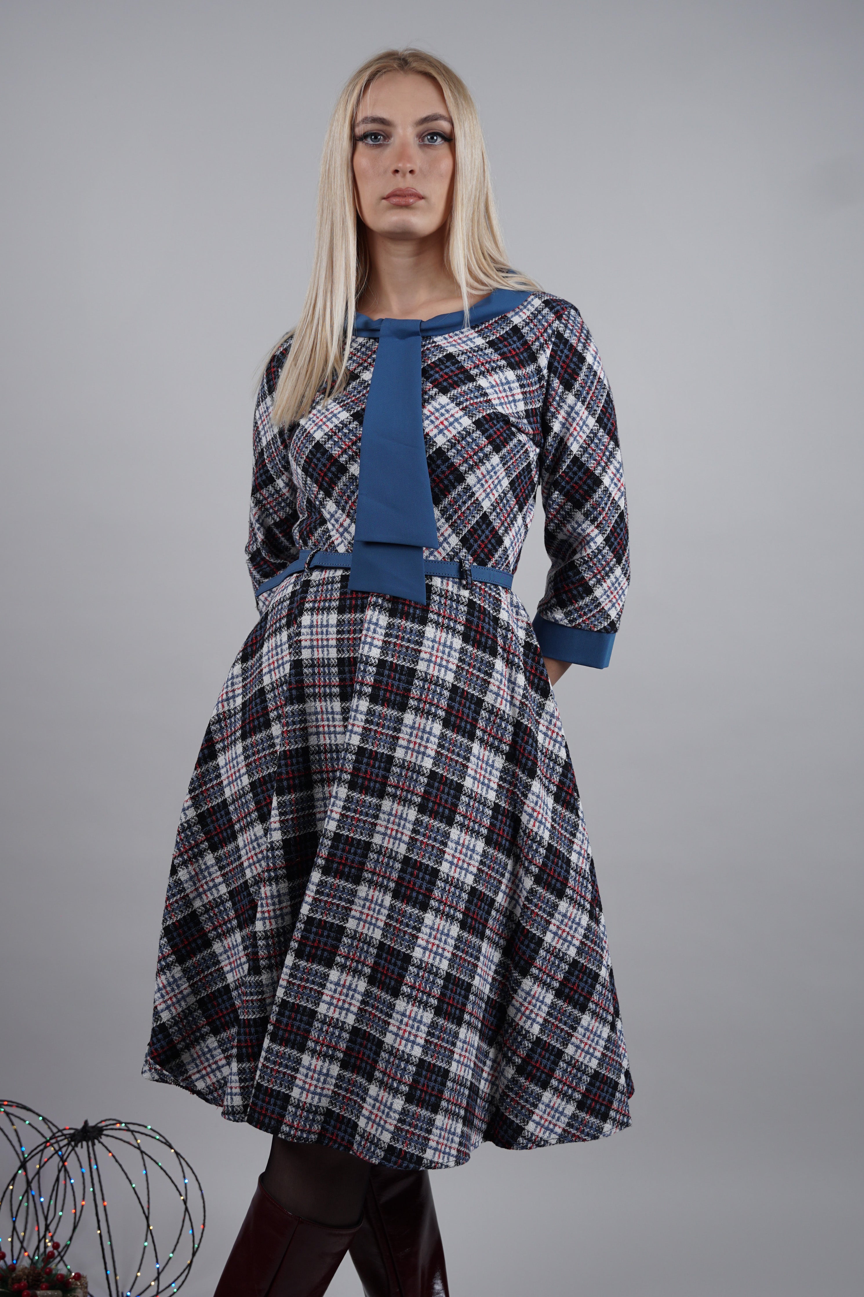 Arlene - romanitčna haljina sa kariranim dizajnom