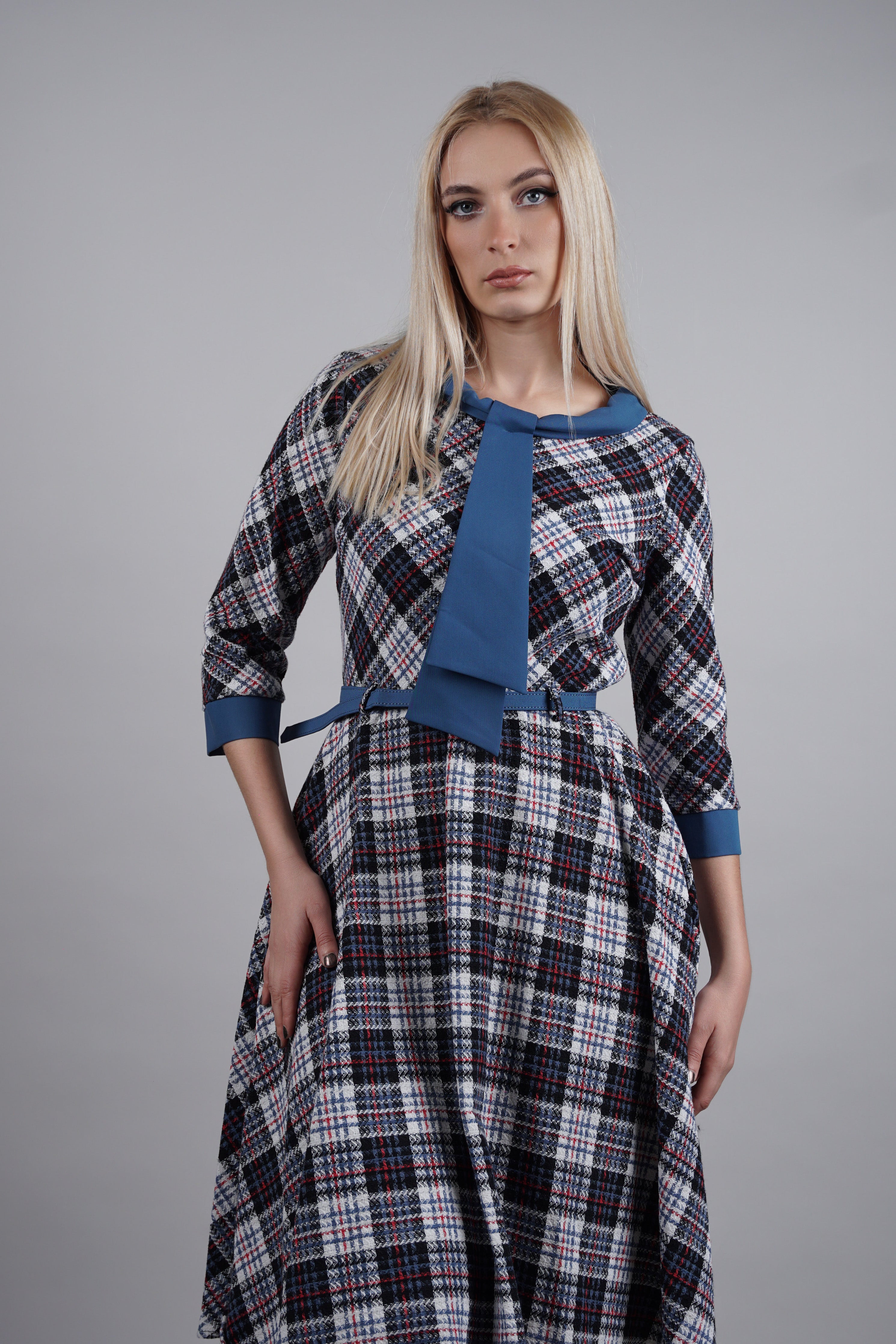 Arlene - romanitčna haljina sa kariranim dizajnom