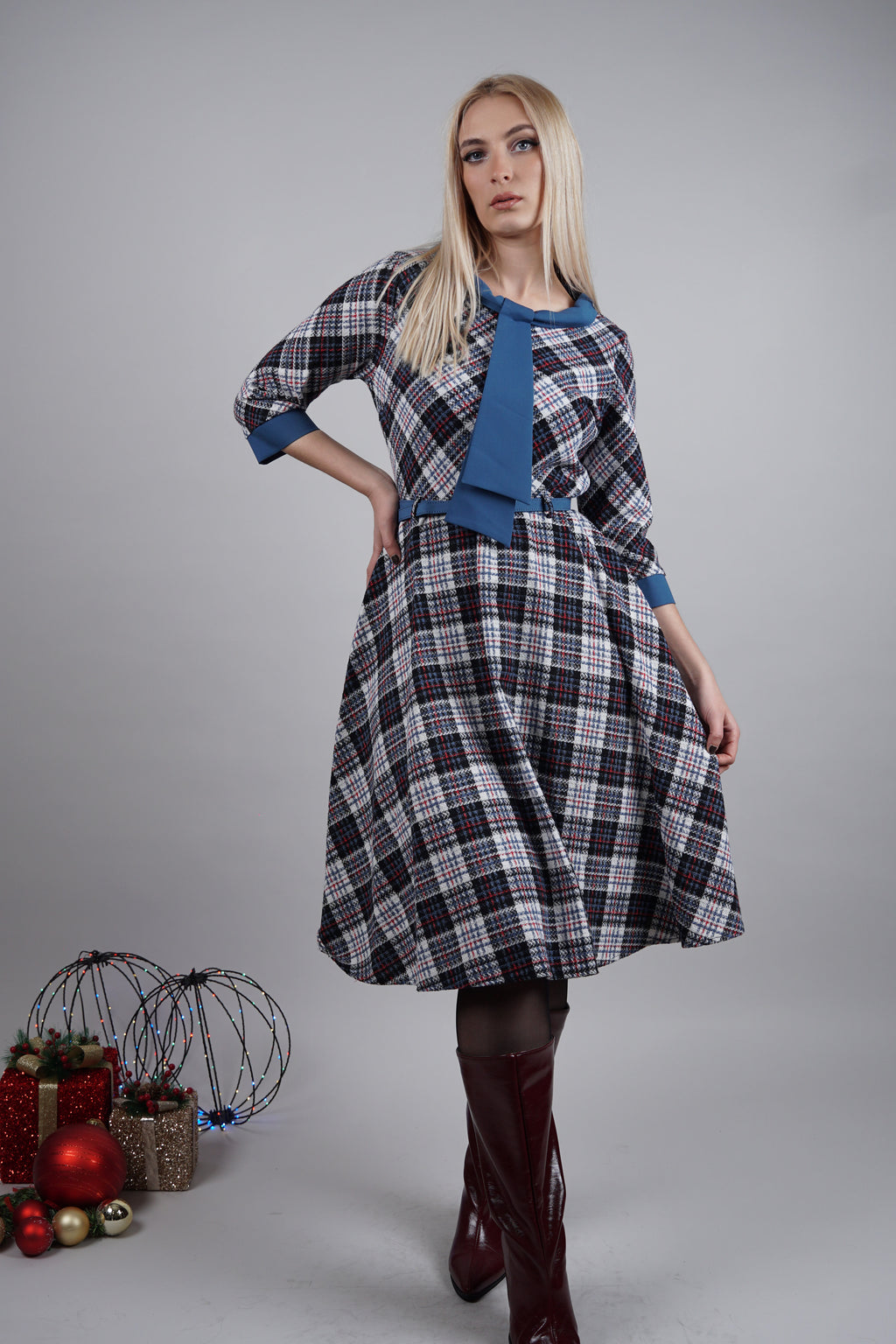 Arlene - romanitčna haljina sa kariranim dizajnom