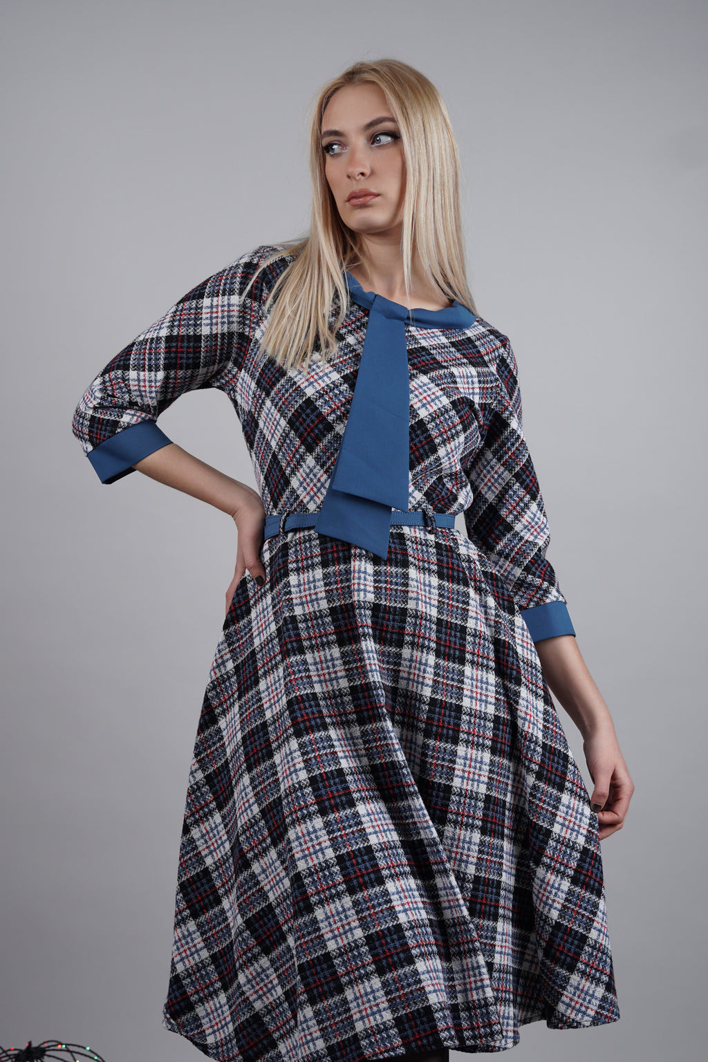 Arlene - romanitčna haljina sa kariranim dizajnom