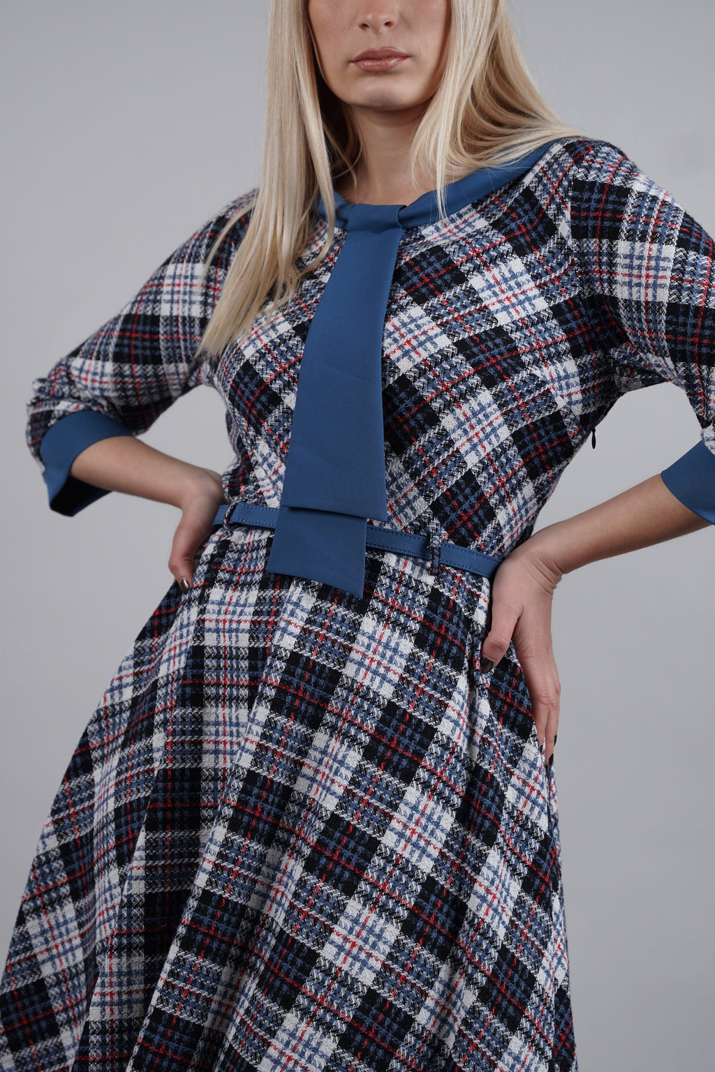 Arlene - romanitčna haljina sa kariranim dizajnom