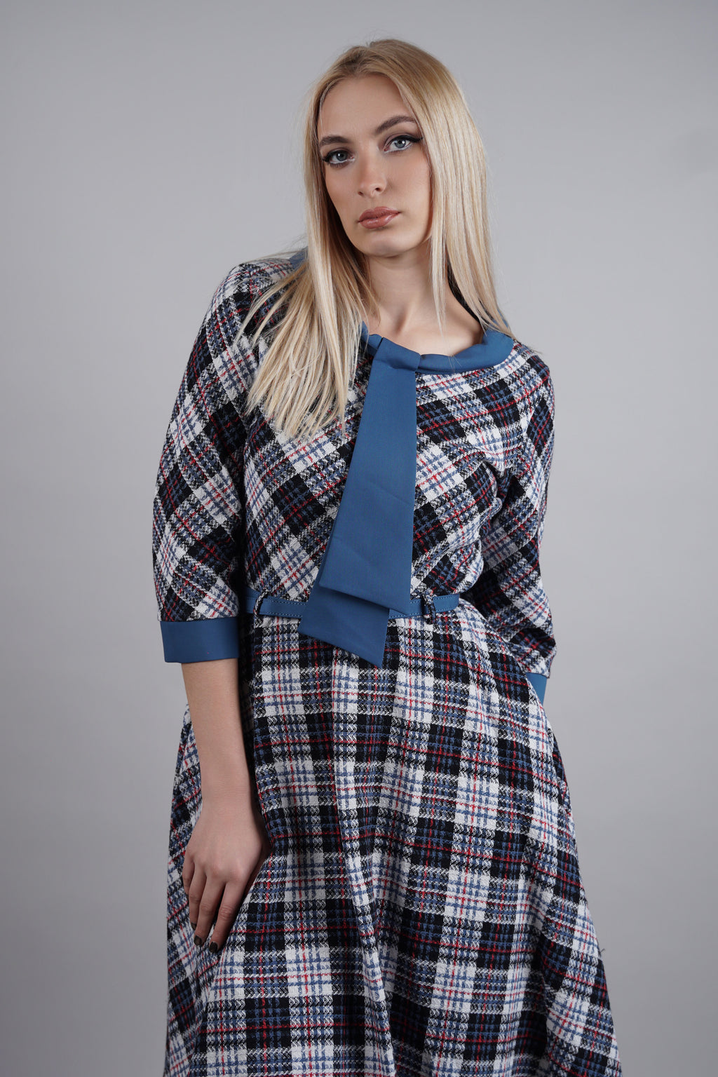 Arlene - romanitčna haljina sa kariranim dizajnom