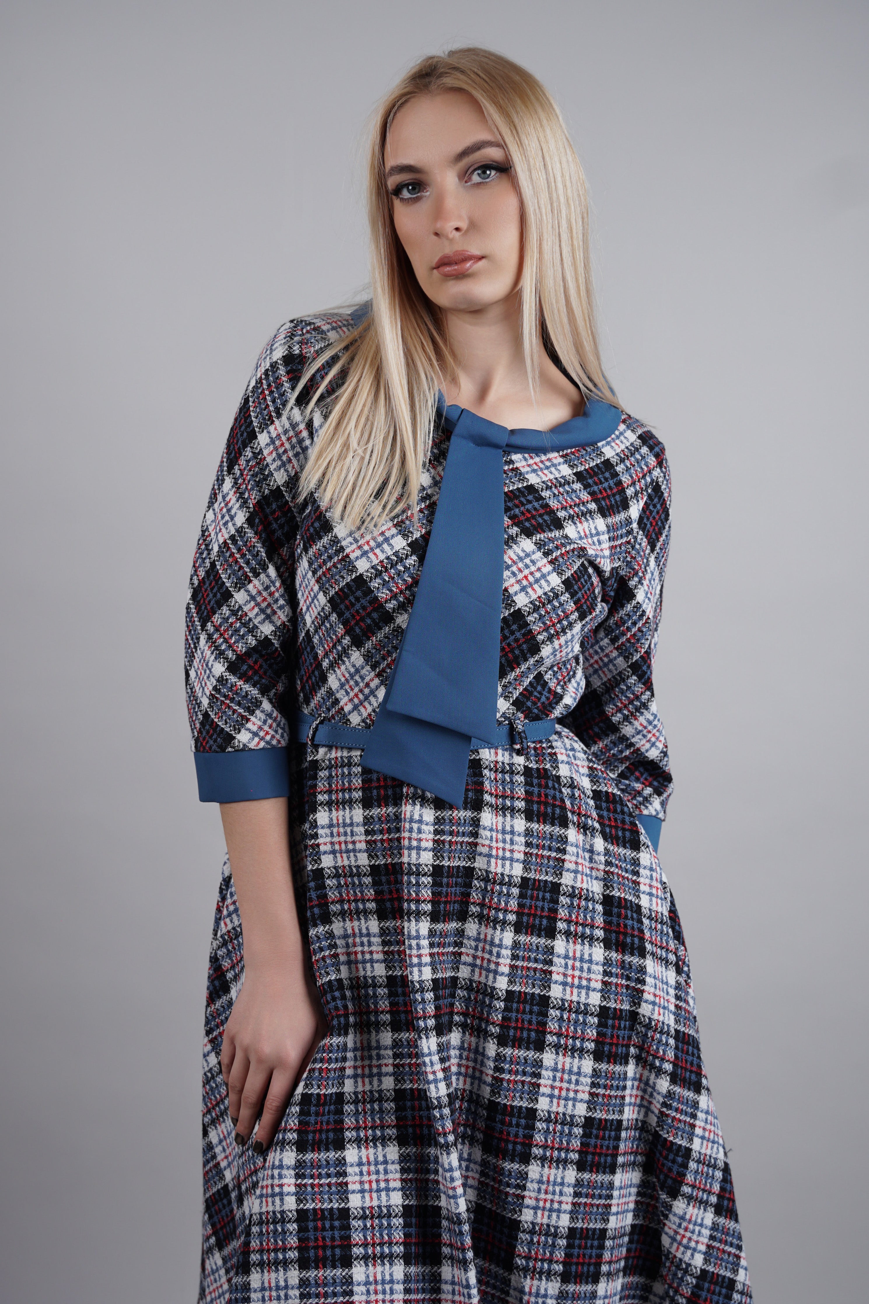 Arlene - romanitčna haljina sa kariranim dizajnom