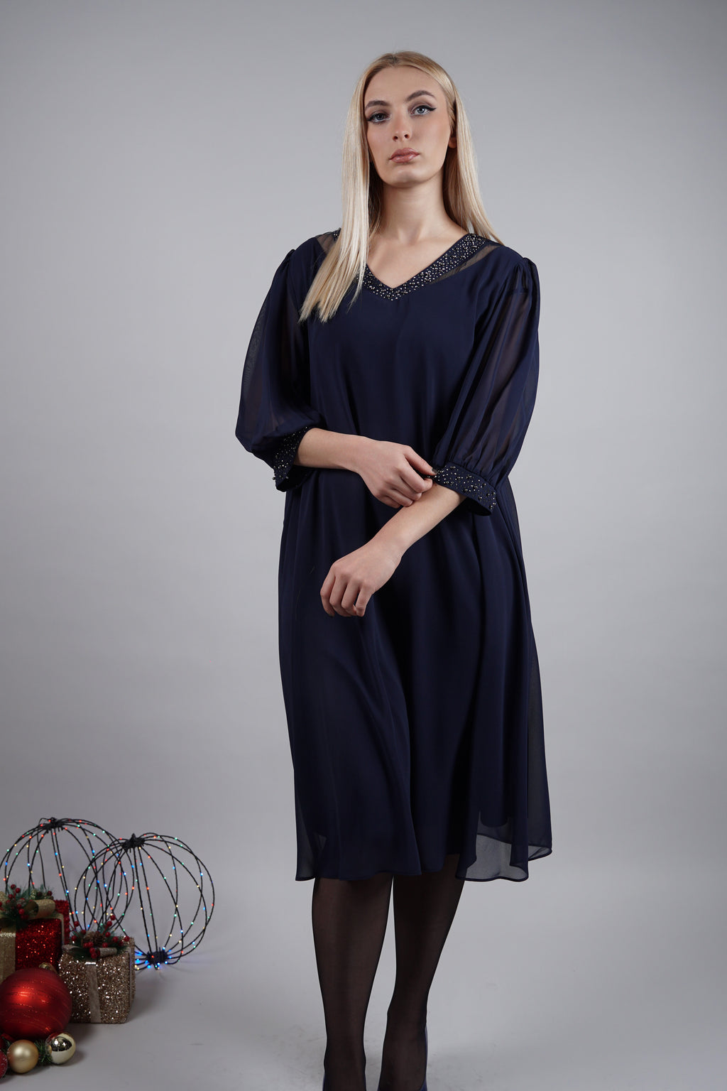 Adora haljina – teget klasik s elegantnim sjajem