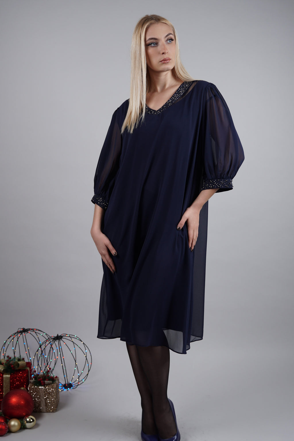 Adora haljina – teget klasik s elegantnim sjajem