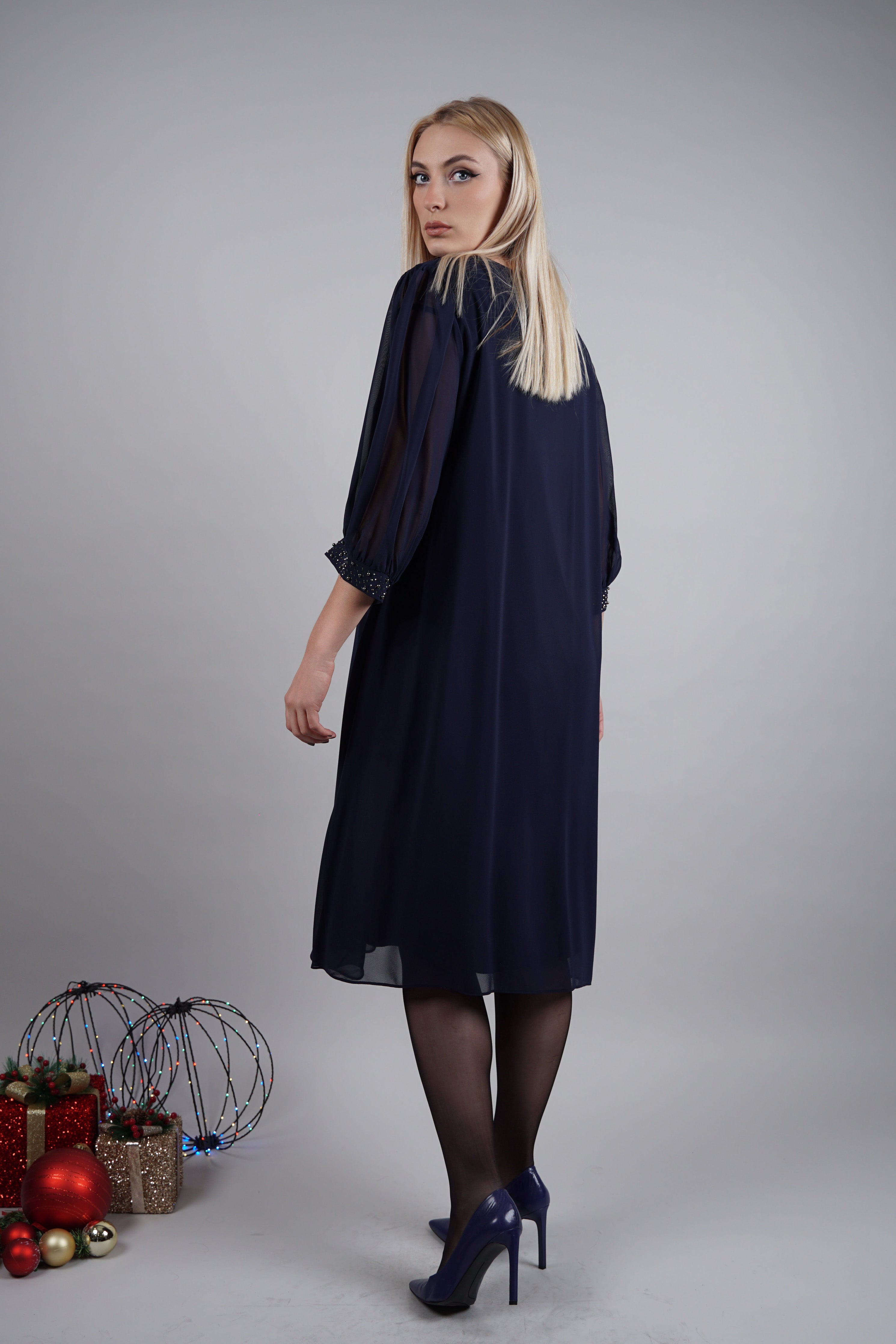 Adora haljina – teget klasik s elegantnim sjajem