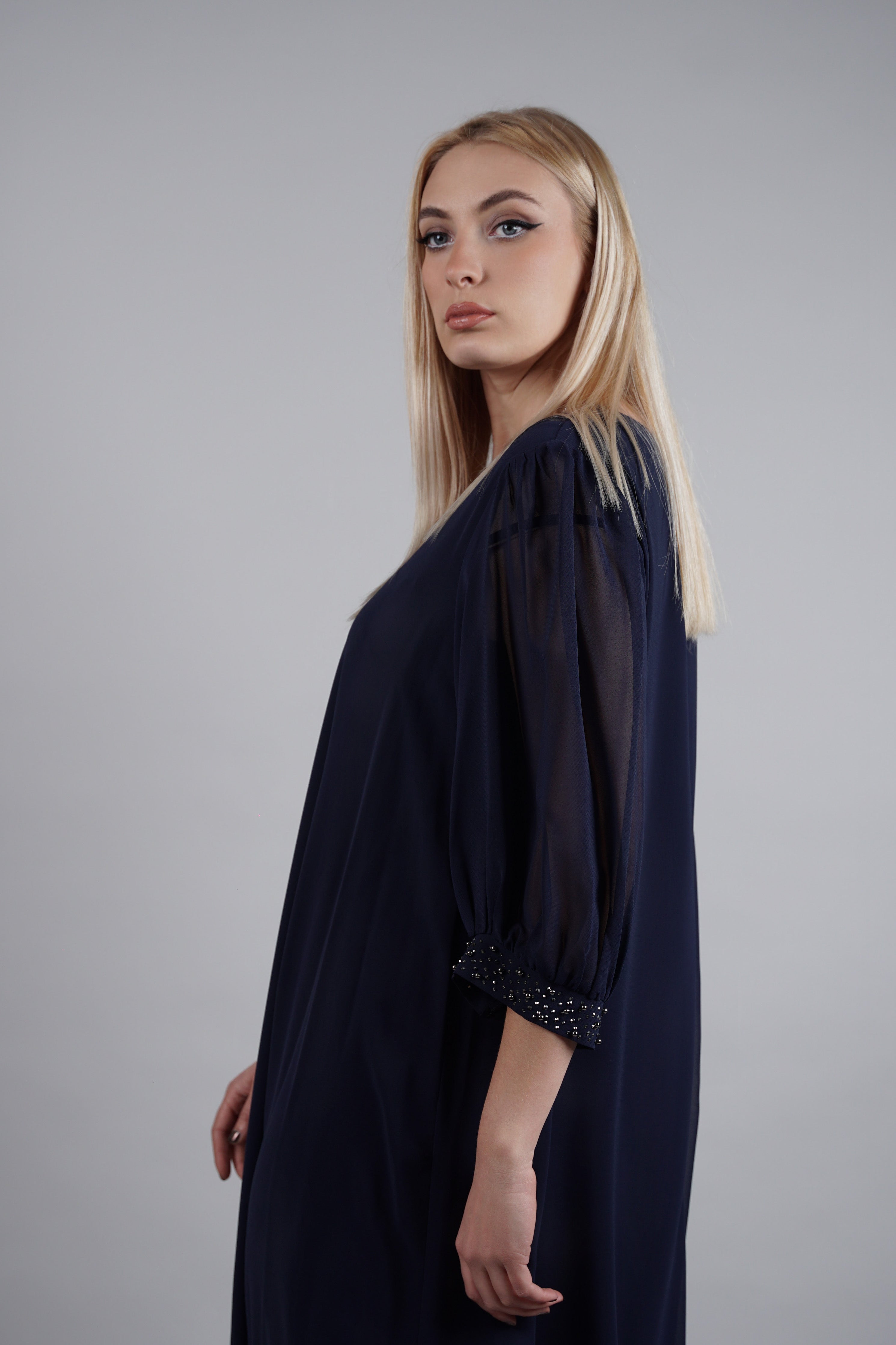 Adora haljina – teget klasik s elegantnim sjajem