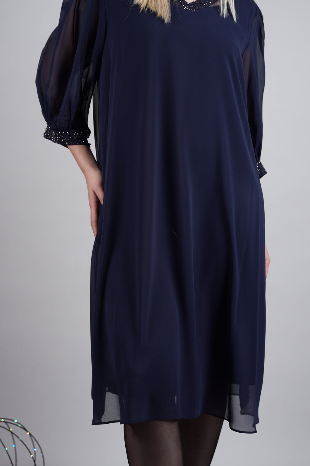 Adora haljina – teget klasik s elegantnim sjajem