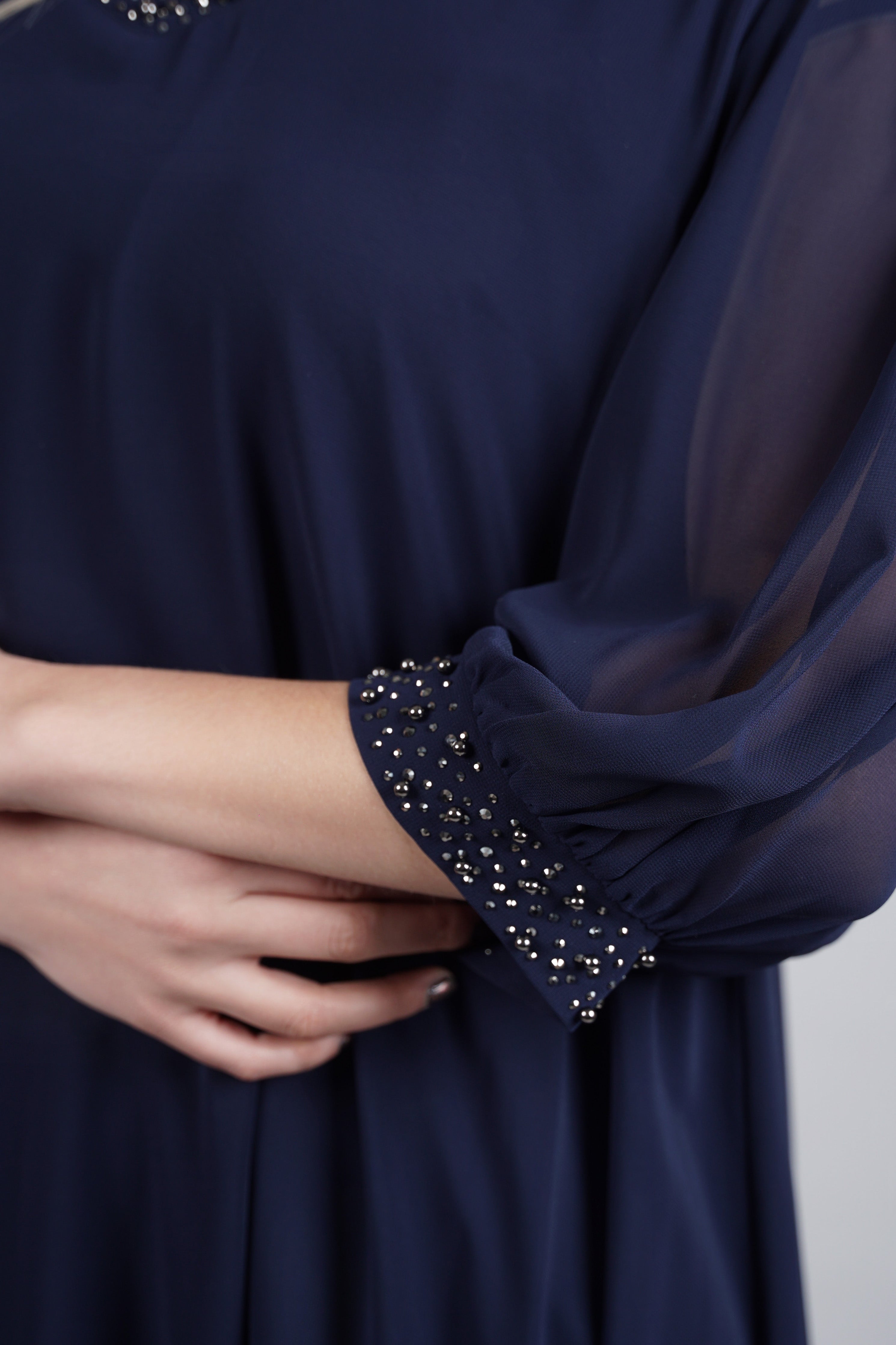 Adora haljina – teget klasik s elegantnim sjajem