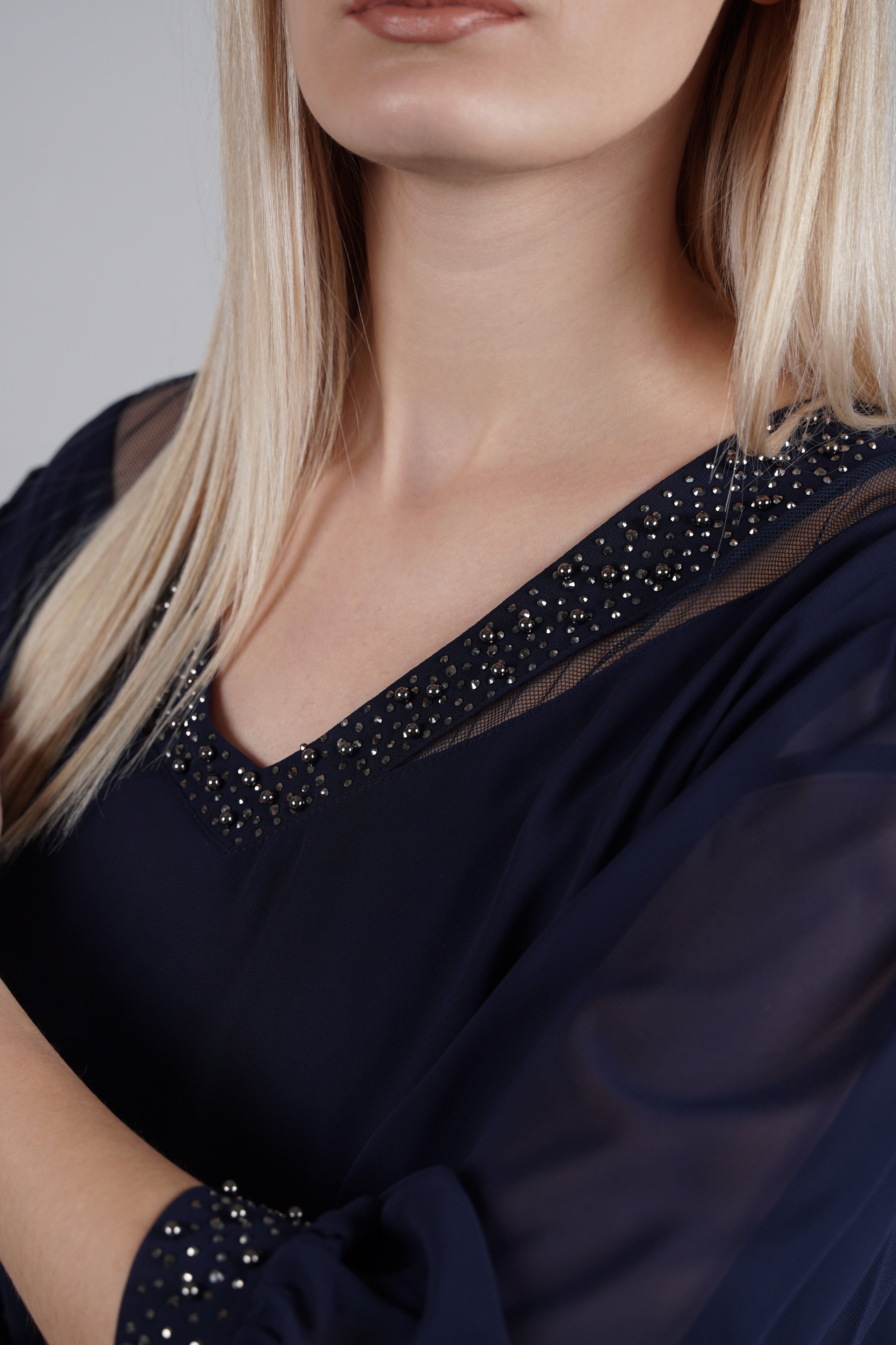 Adora haljina – teget klasik s elegantnim sjajem