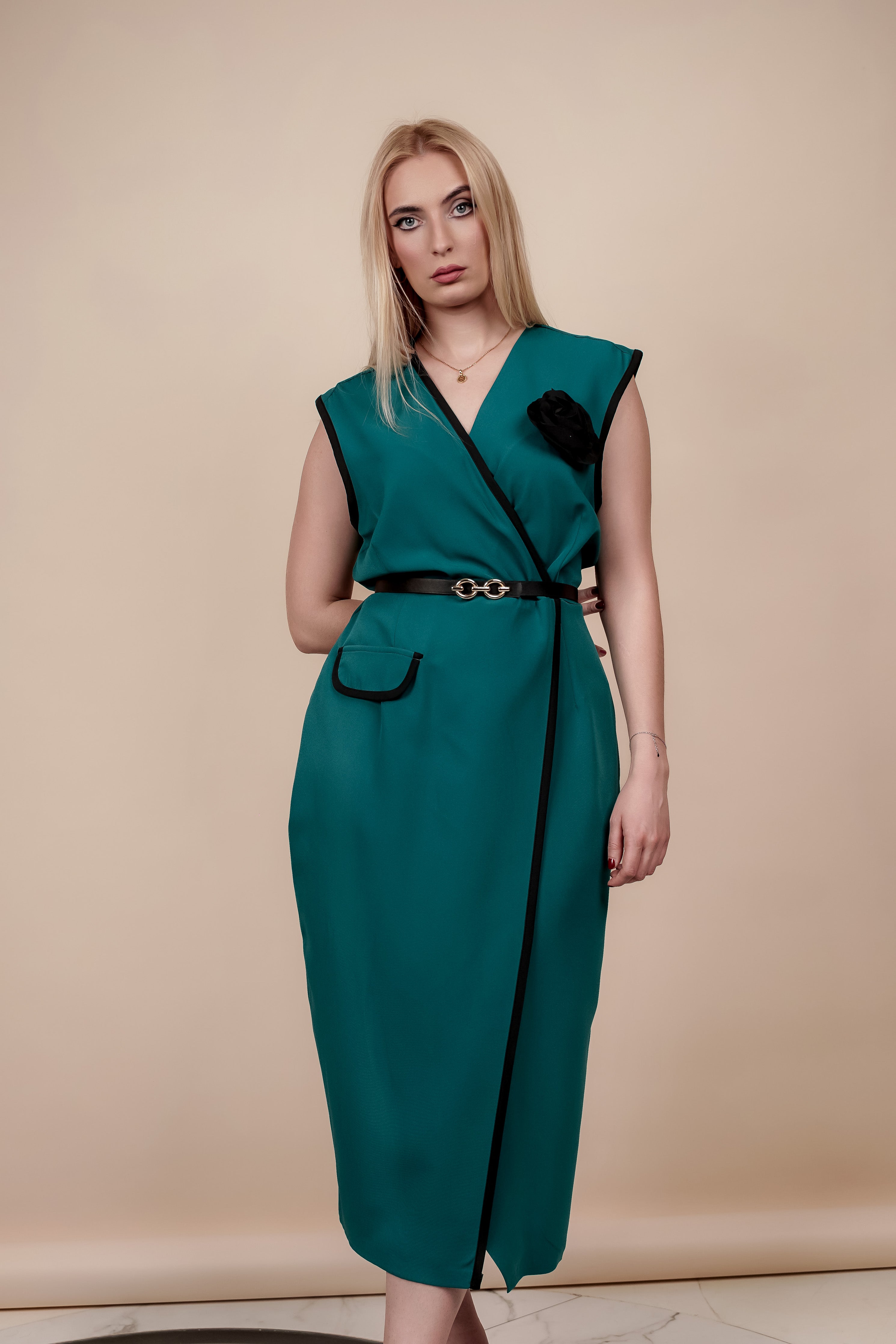 Eleganta haljina sa preklopom